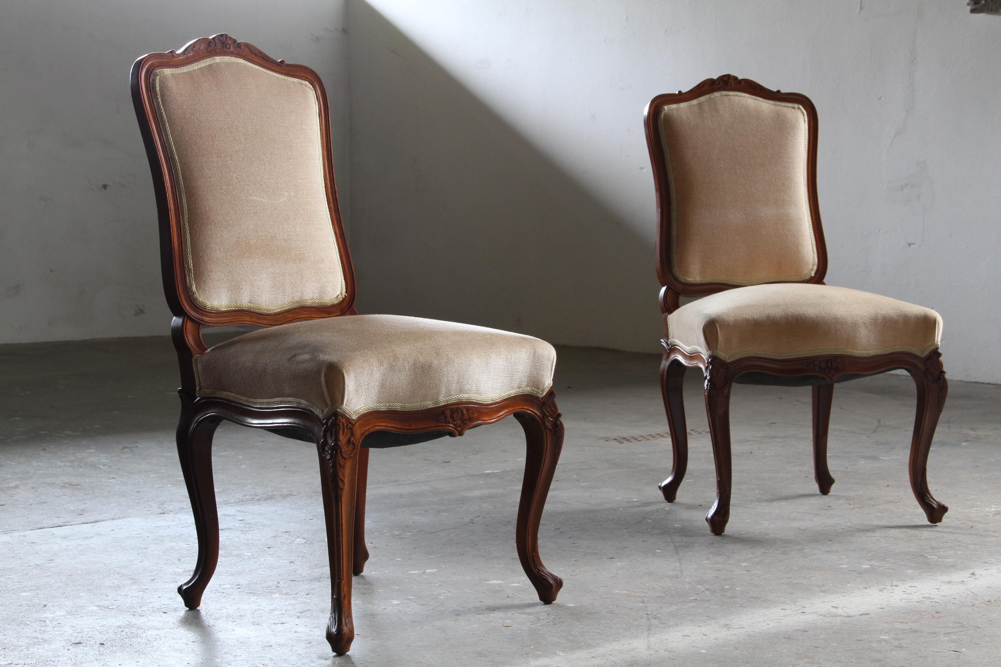 Set_of_2_Antique_Danish_Rococo_Revival_Armchairs_with_Carved_Walnut_Frames_and_Velvet_Upholstery,_19th_Century