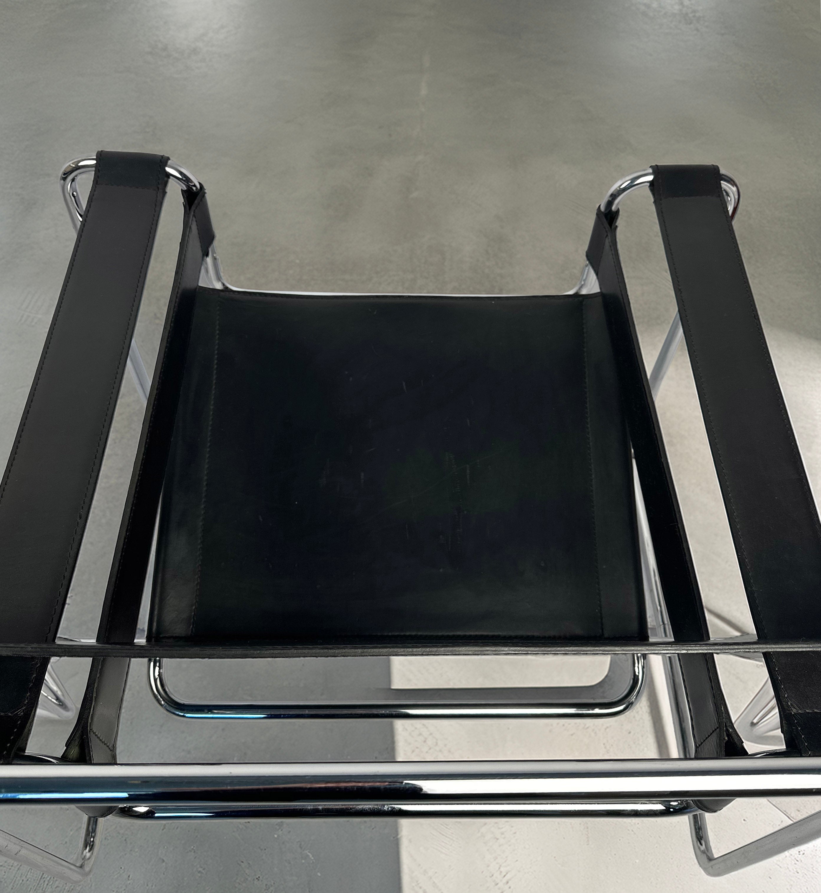 Set_of_2_Marcel_Breuer_Wassily_B3_Chairs_in_Black_Leather_and_Chrome,_1970s–80s