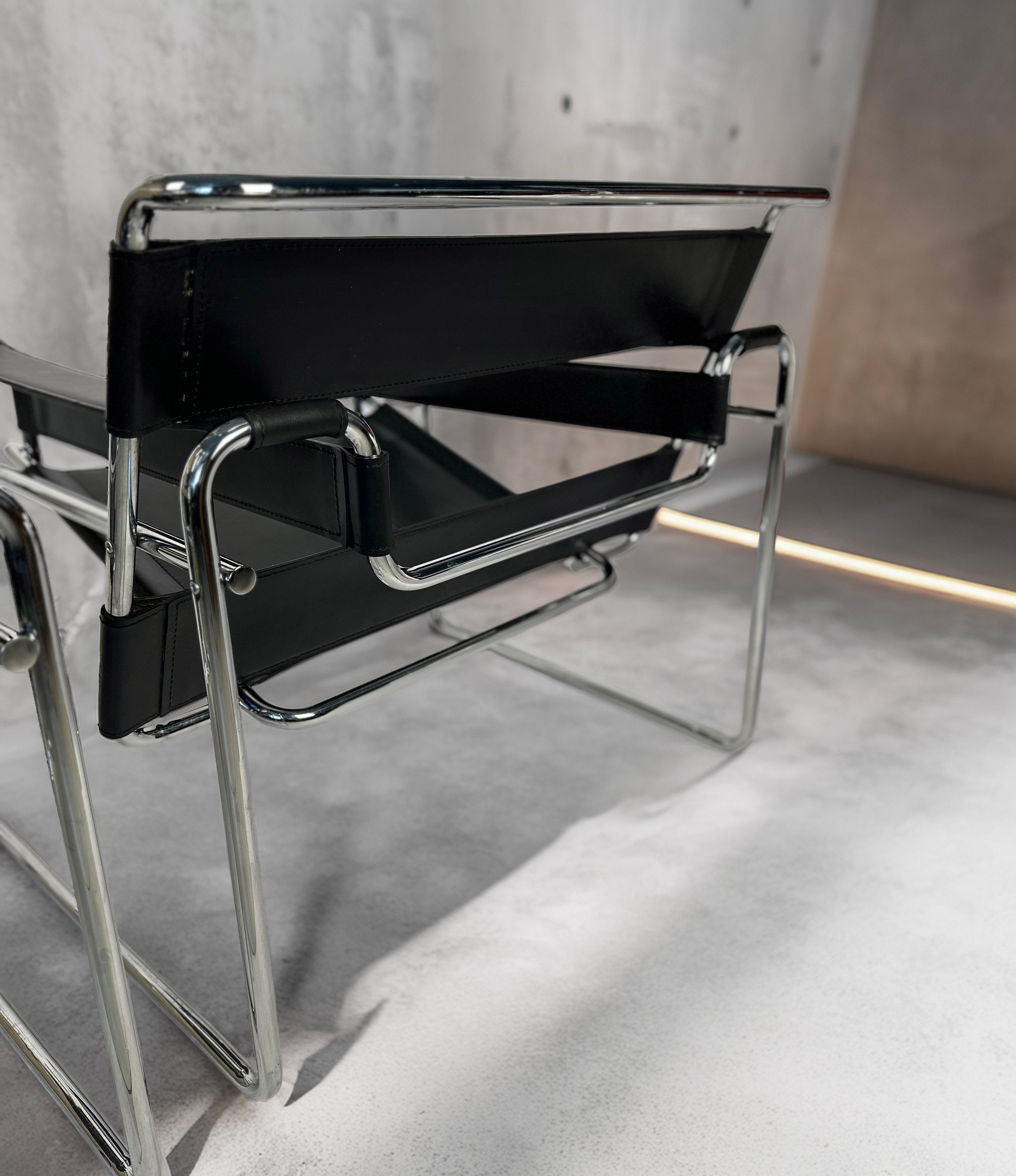 Set_of_2_Marcel_Breuer_Wassily_B3_Chairs_in_Black_Leather_and_Chrome,_1970s–80s