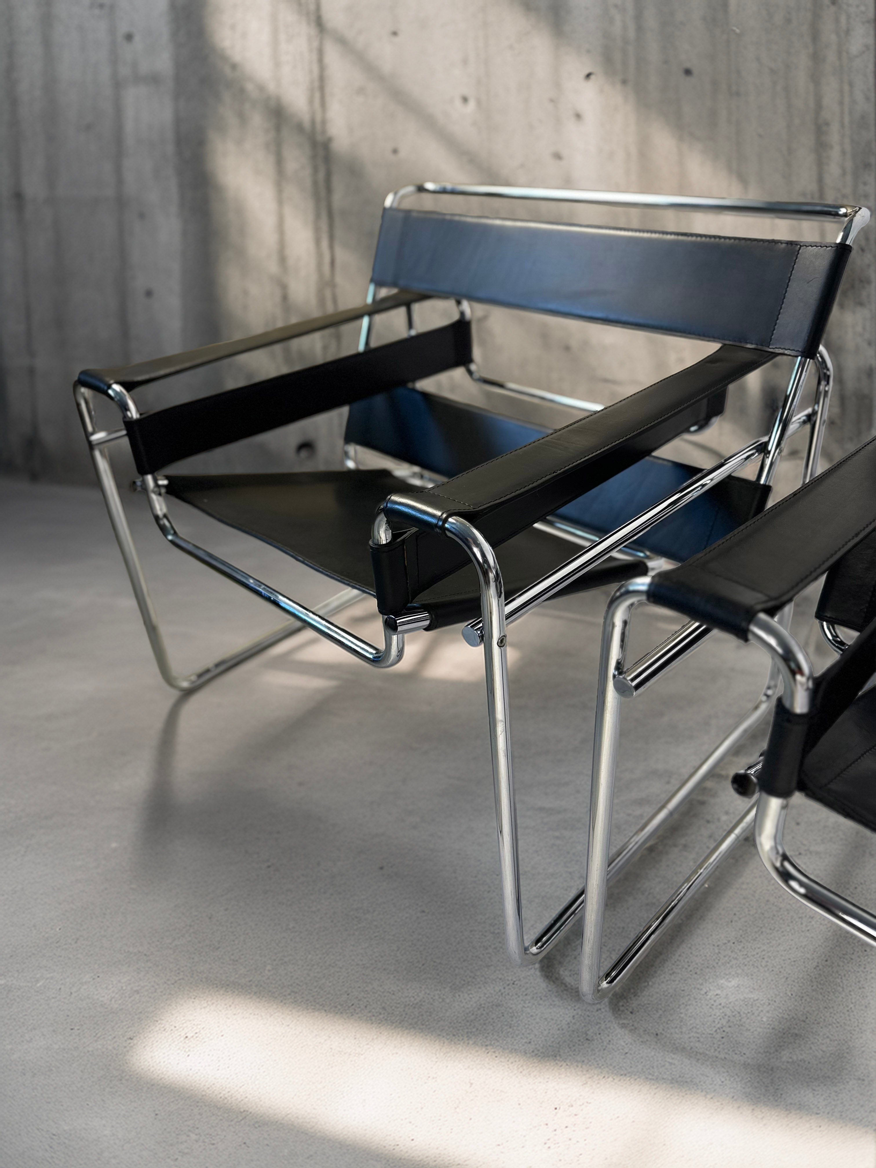 Set_of_2_Marcel_Breuer_Wassily_B3_Chairs_in_Black_Leather_and_Chrome,_1970s–80s