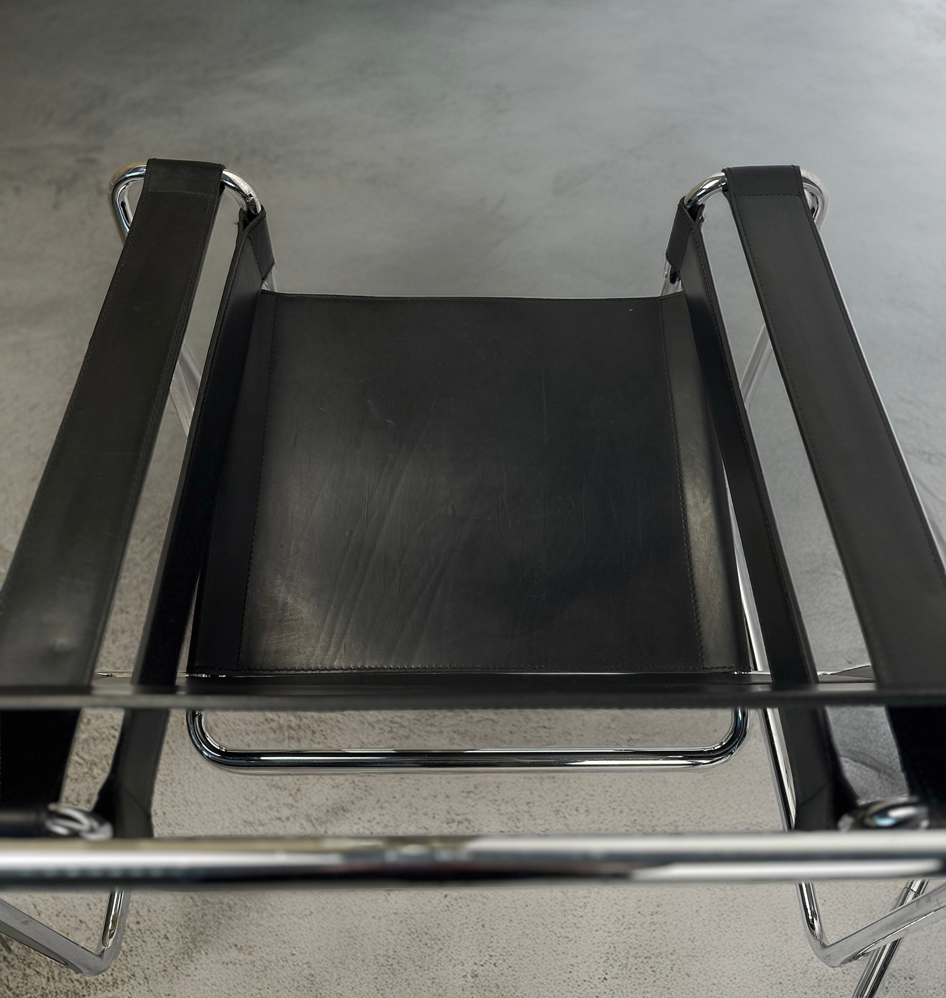 Set_of_2_Marcel_Breuer_Wassily_B3_Chairs_in_Black_Leather_and_Chrome,_1970s–80s