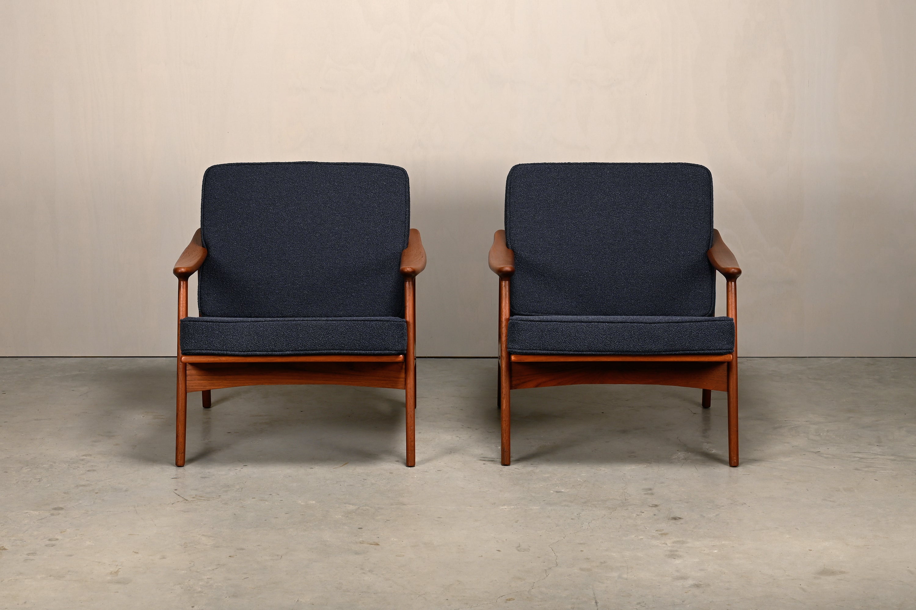 Set_of_2_Danish_Mid-Century_Modern_Teak_Armchairs_with_Dark_Blue_Bouclé_Upholstery,_1960s