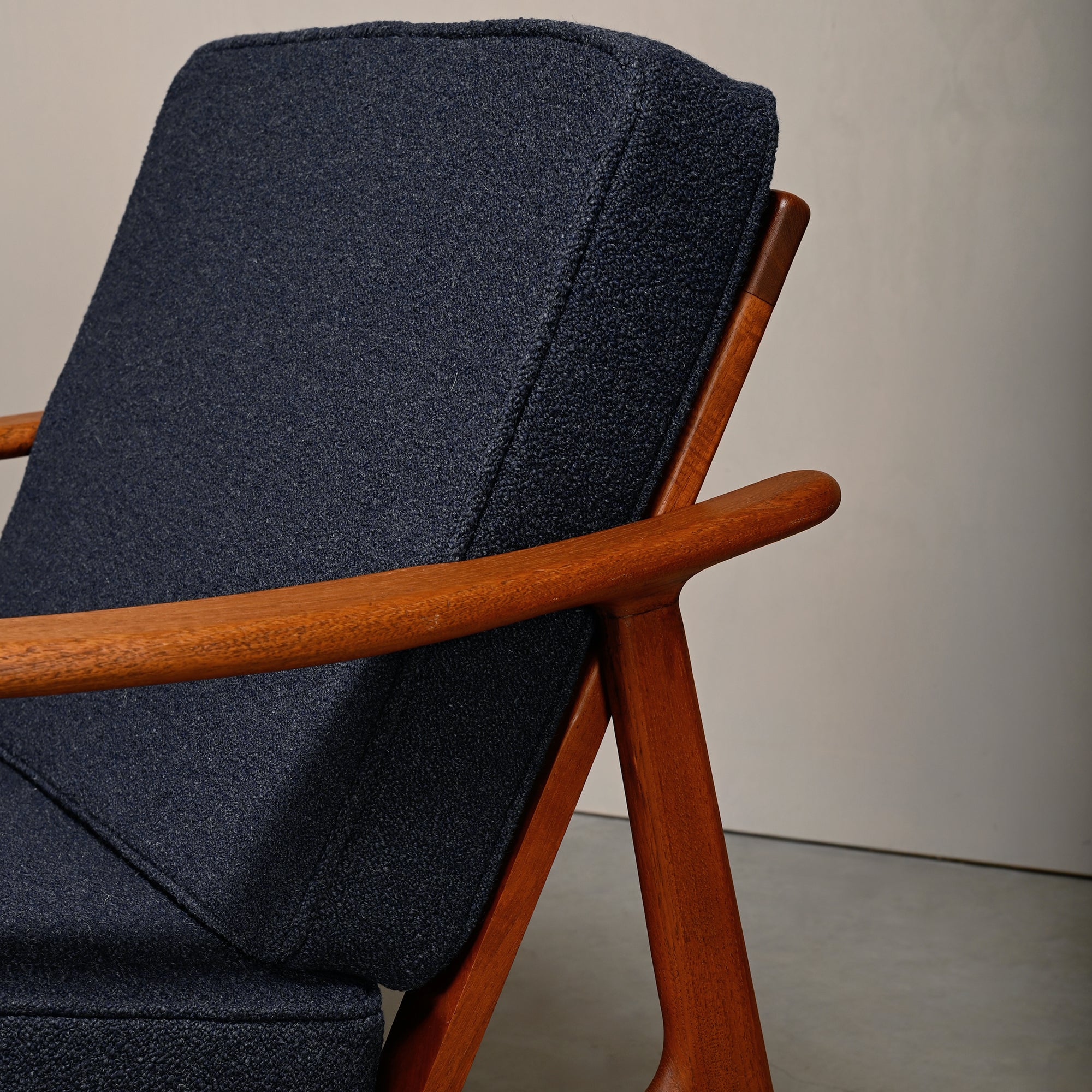 Set_of_2_Danish_Mid-Century_Modern_Teak_Armchairs_with_Dark_Blue_Bouclé_Upholstery,_1960s
