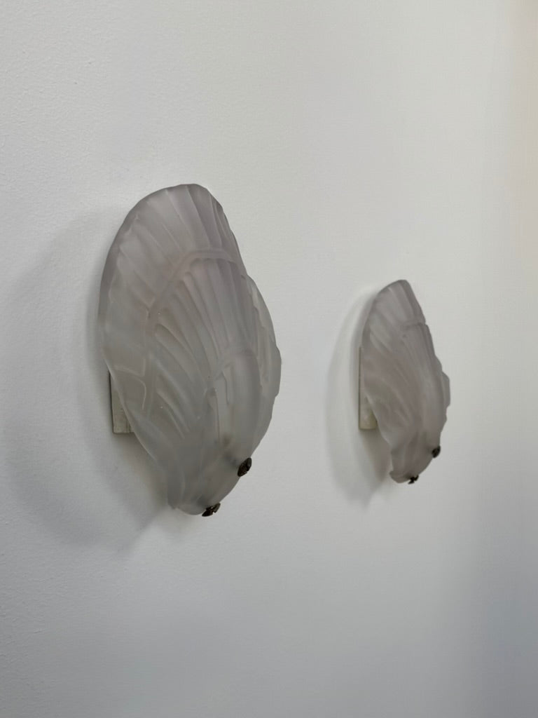 Set_of_2_French_Shell_Shaped_Sandblasted_Glass_Wall_Sconces,_Vintage_Wall_Lights,_1970s