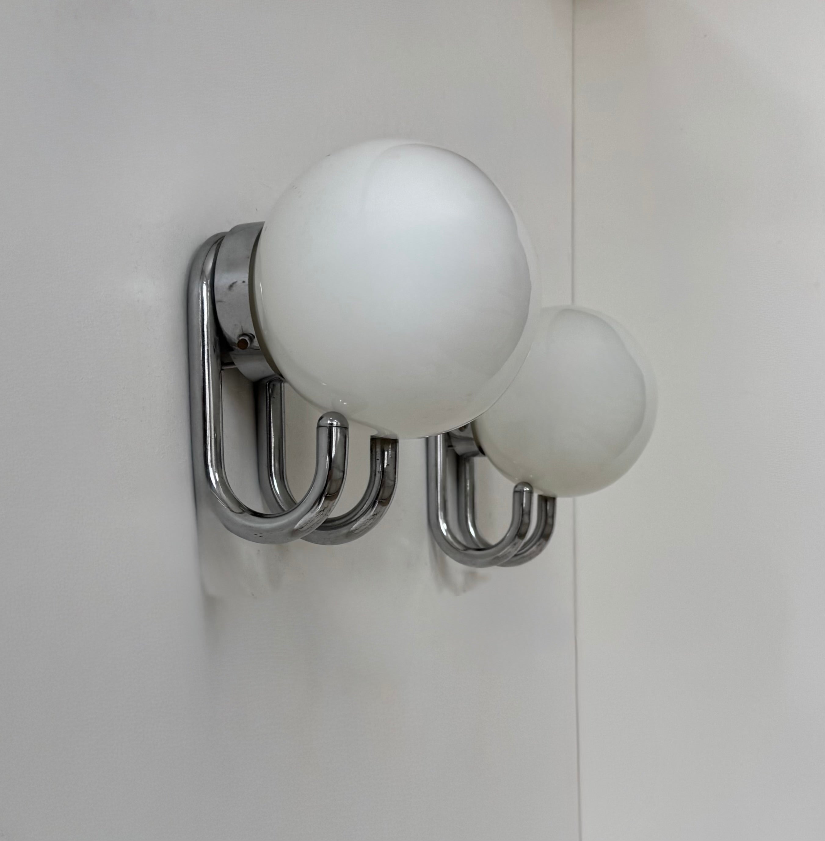 Set_of_2_Wall_Sconces_in_Chrome_Opaline_Glass_1960s_France