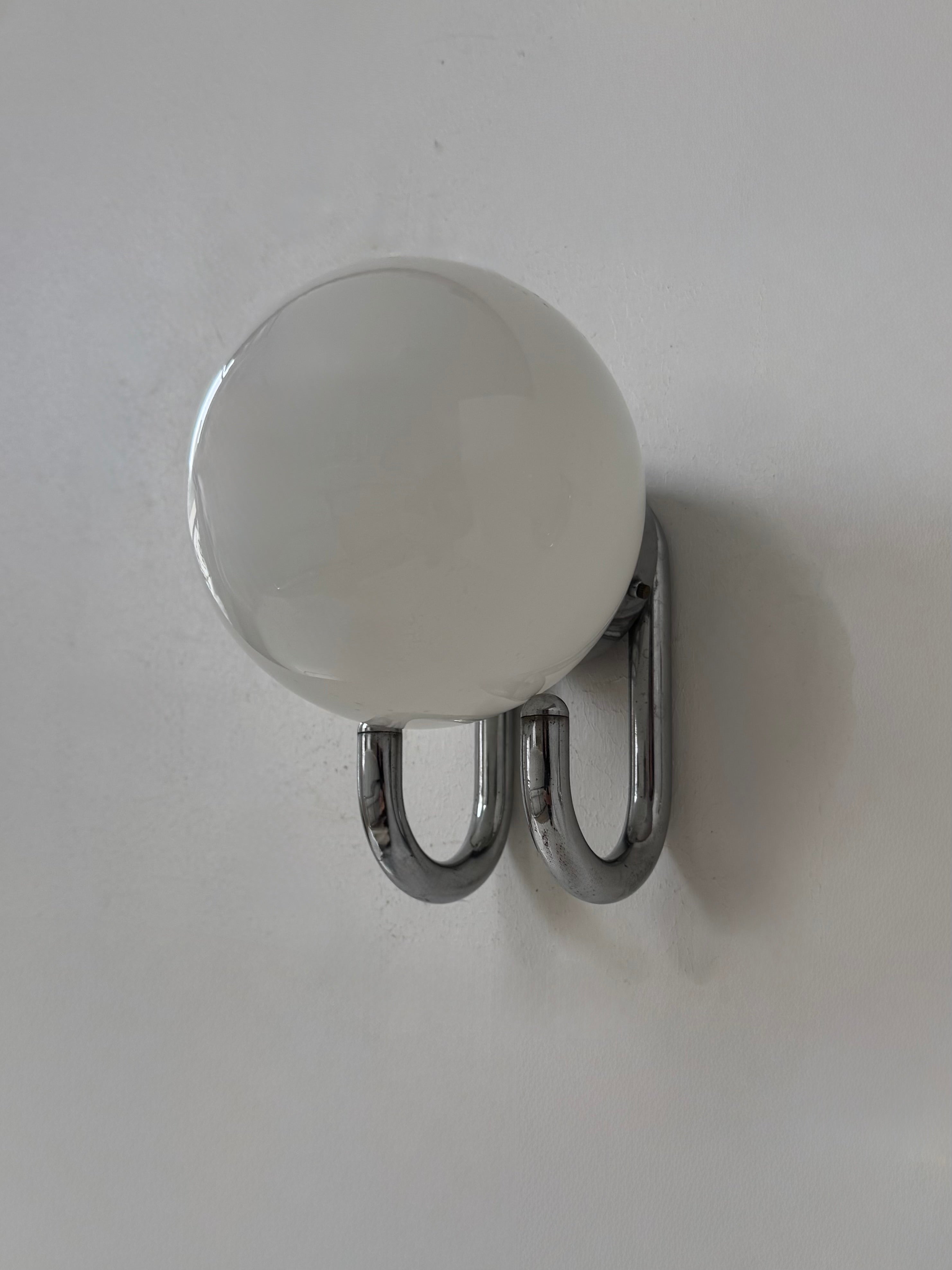 Set_of_2_Wall_Sconces_in_Chrome_Opaline_Glass_1960s_France