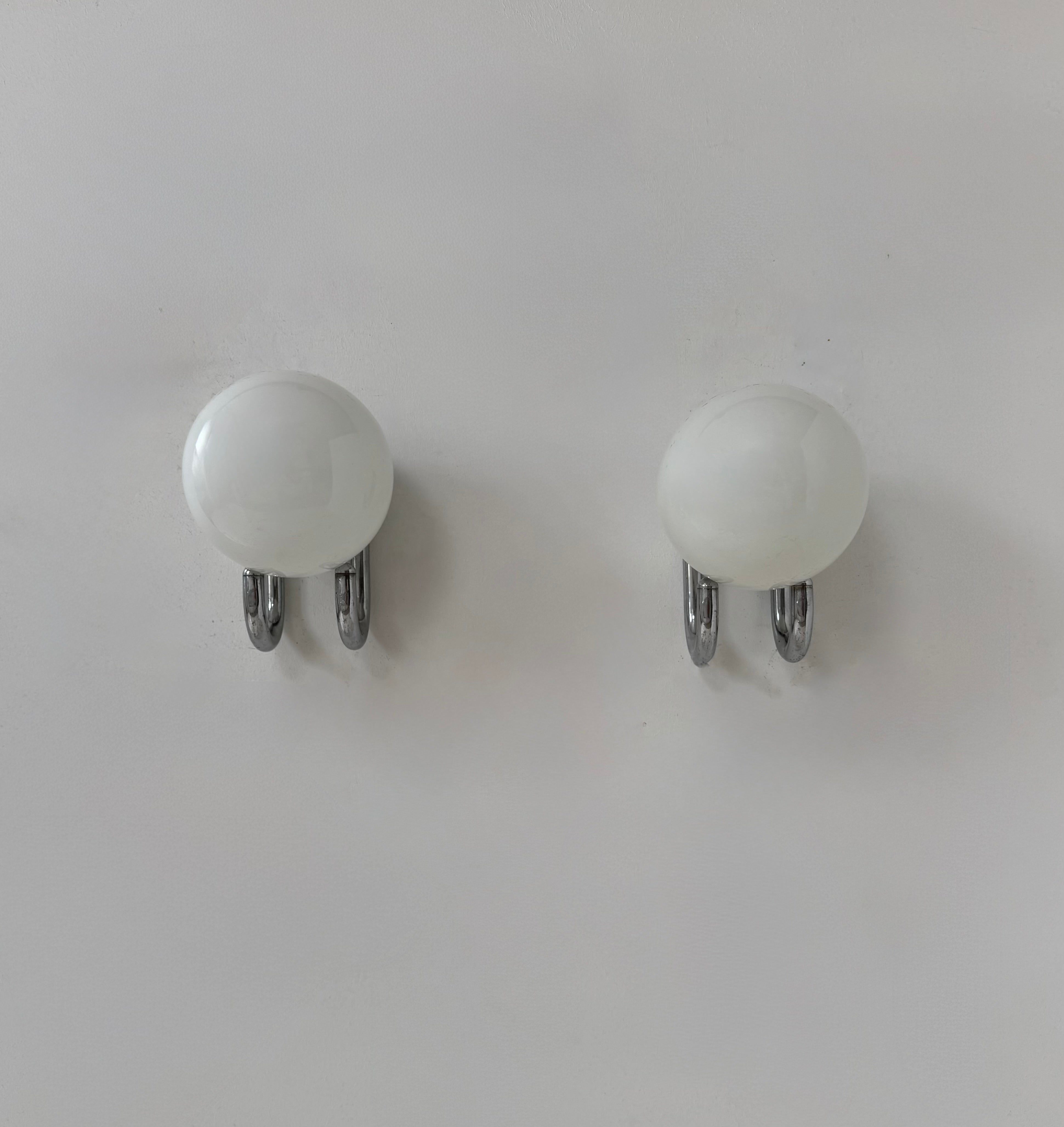 Set_of_2_Wall_Sconces_in_Chrome_Opaline_Glass_1960s_France