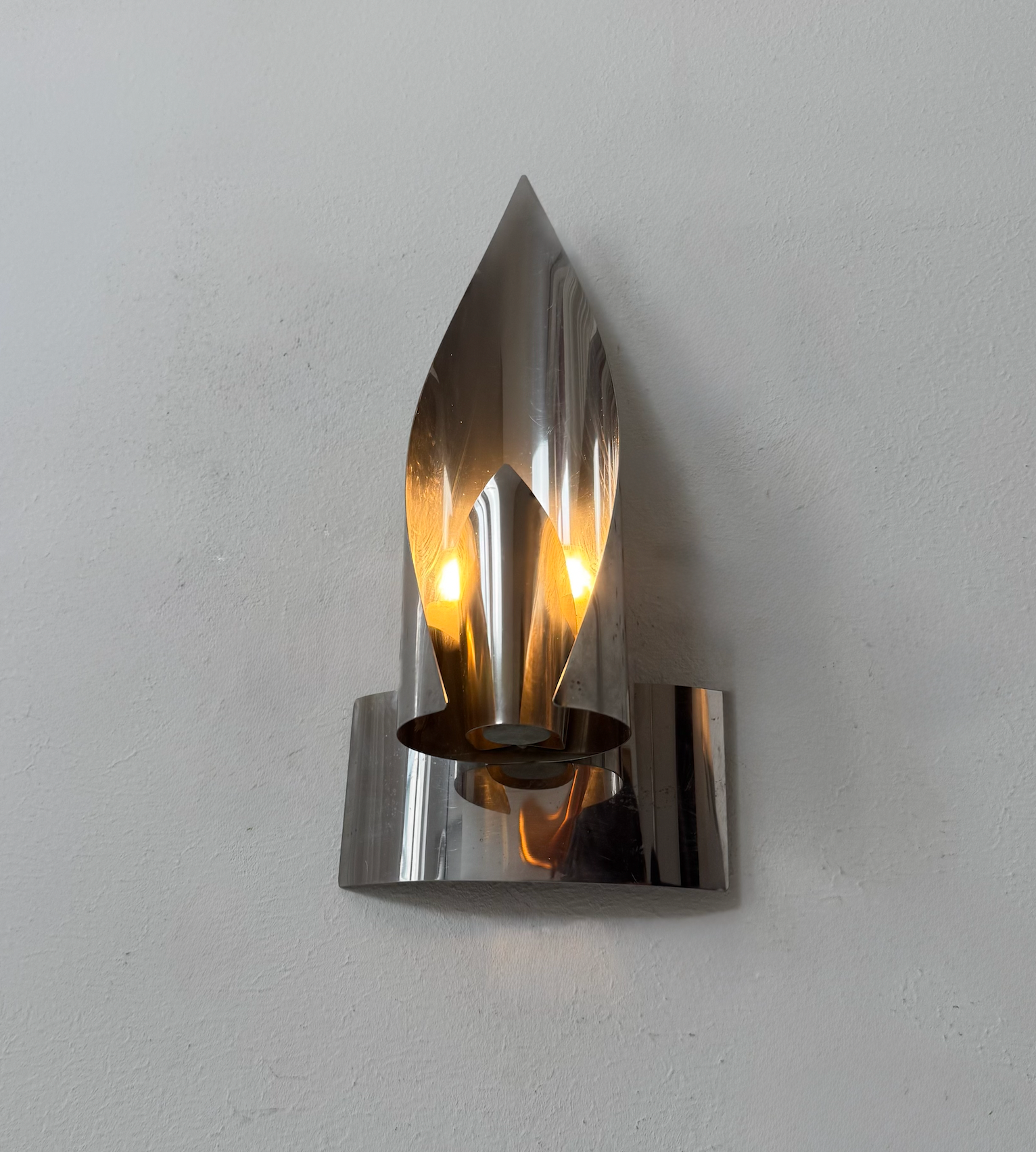 Set_of_2_Geometric_Chrome_Metal_Wall_Lights,_France,_1970s