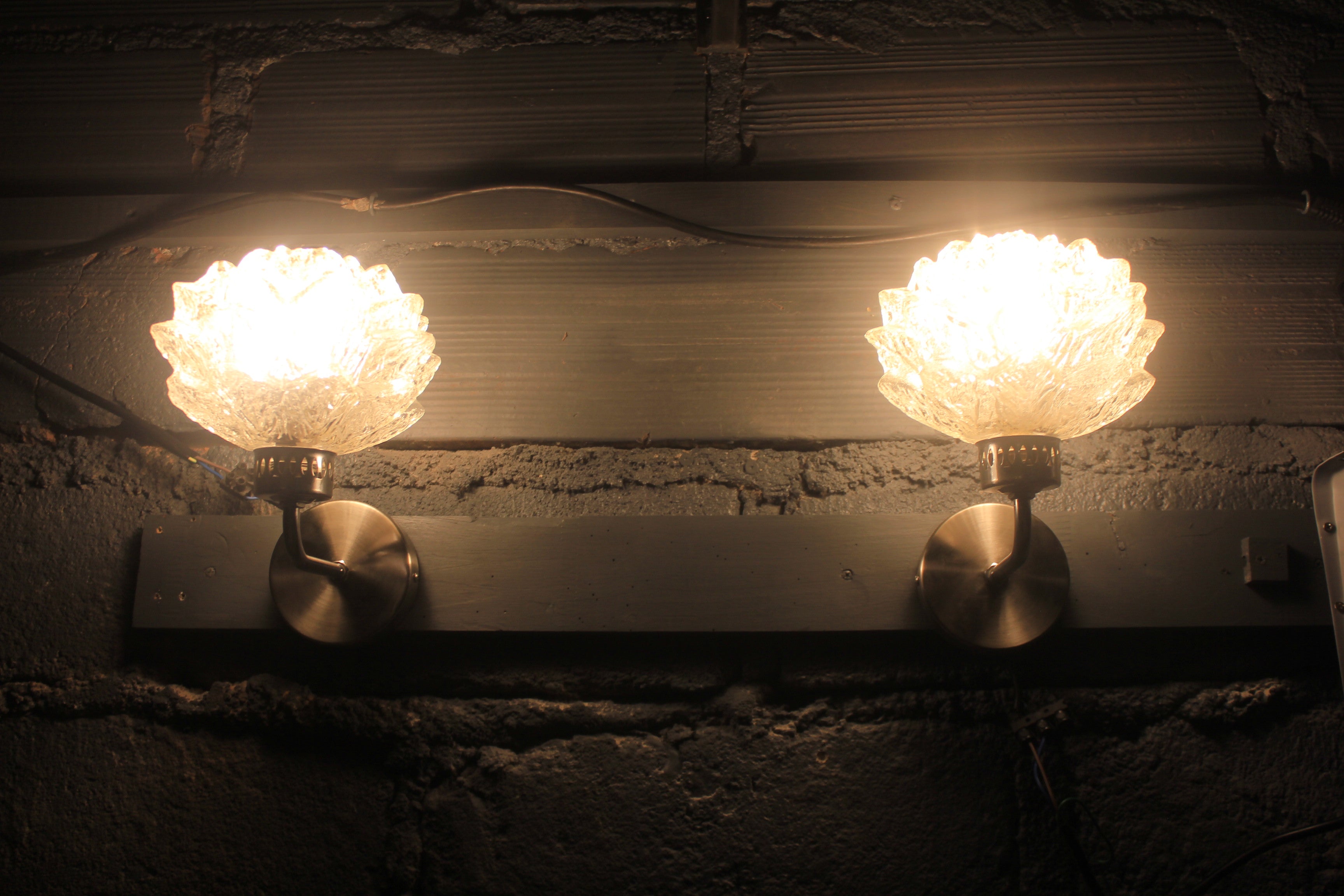 Set_of_2_Lotus_Cut_Glass_Wall_Lights,_1960s,_France