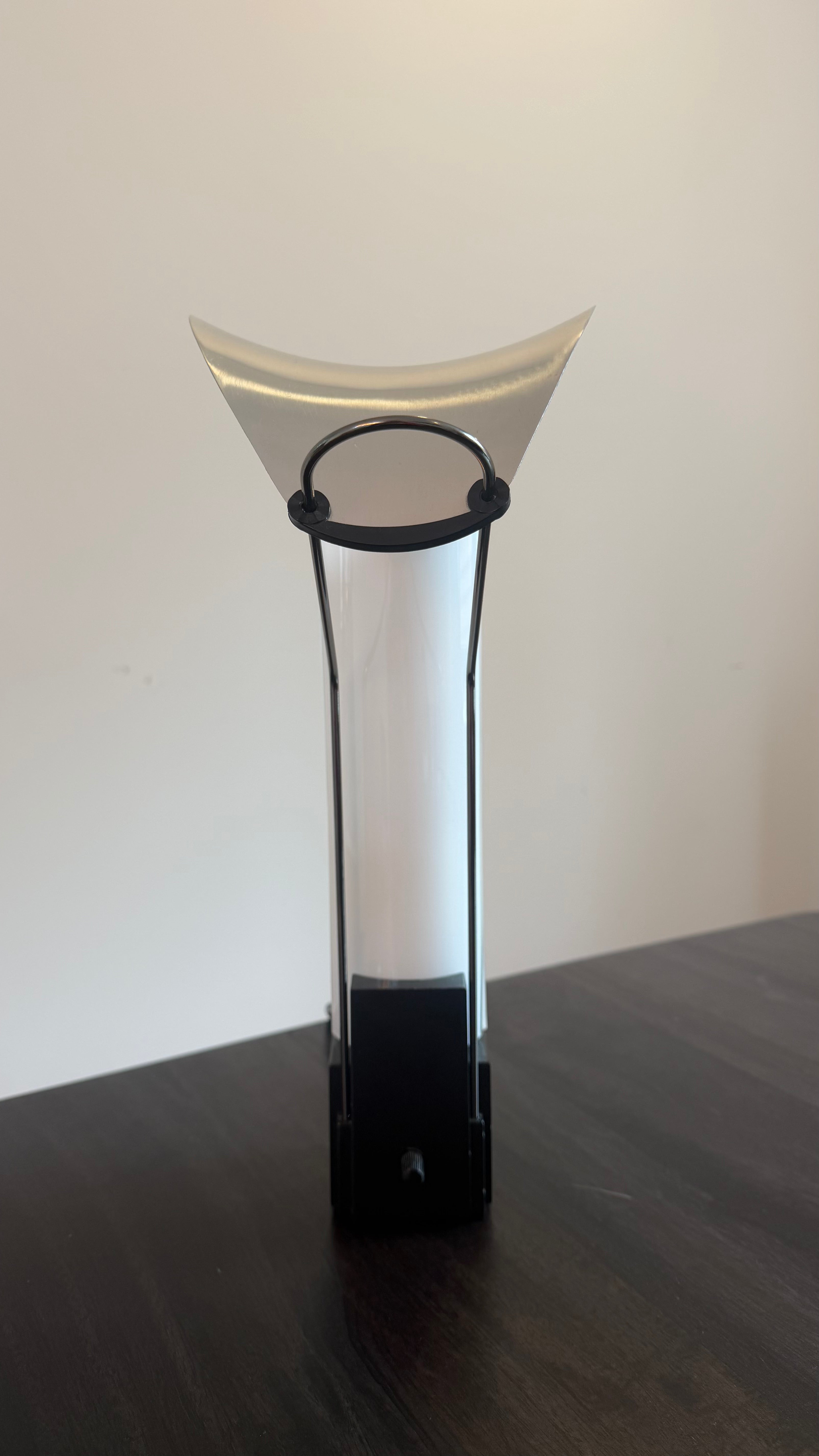 Palio_Table_Lamp_by_Perry_A._King_&_Santiago_Miranda_for_Arteluce,_1980s