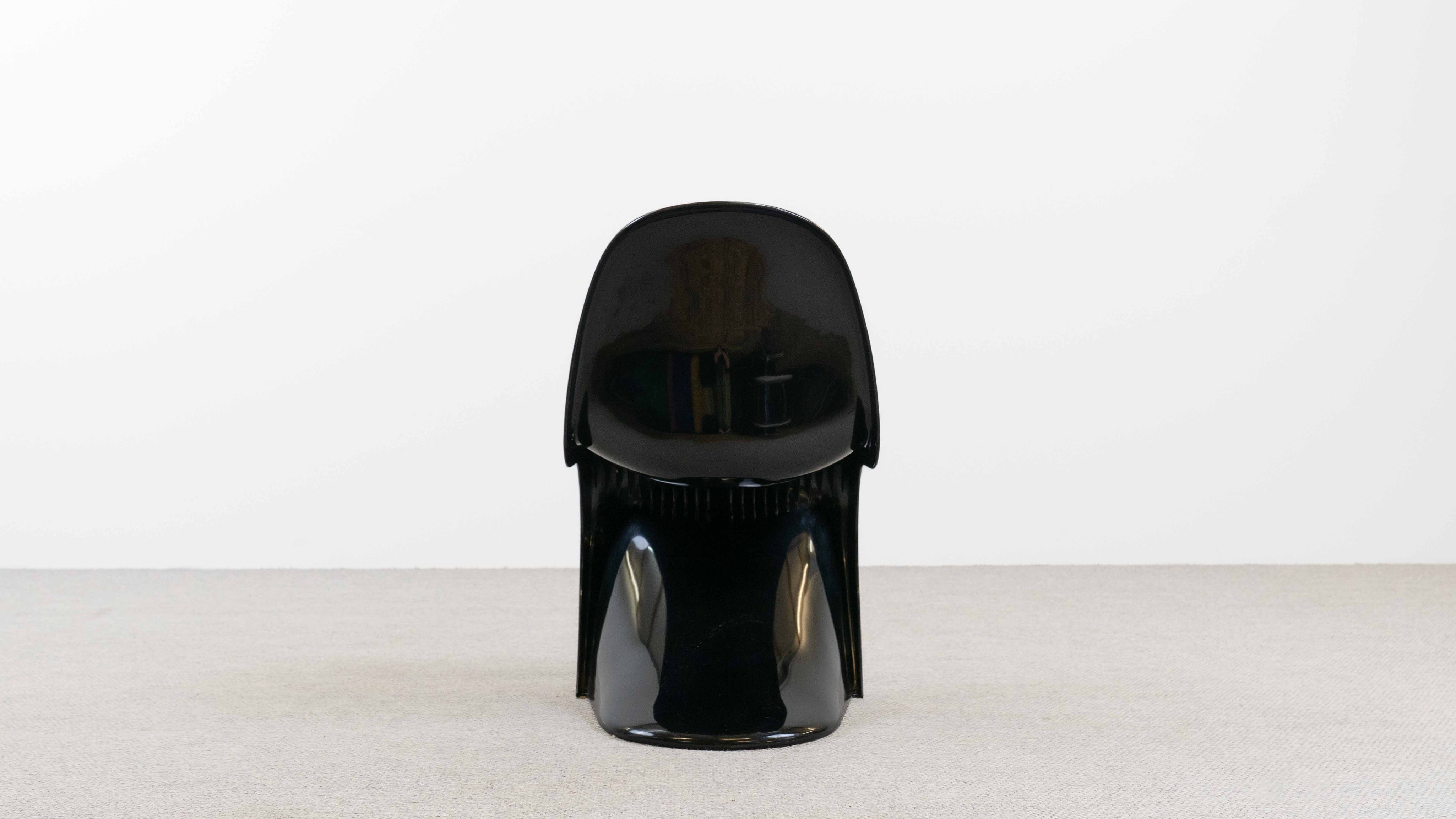 Panton_S-Chair_by_Verner_Panton_for_Herman_Miller_Fehlbaum,_Black_Luran-S,_1971