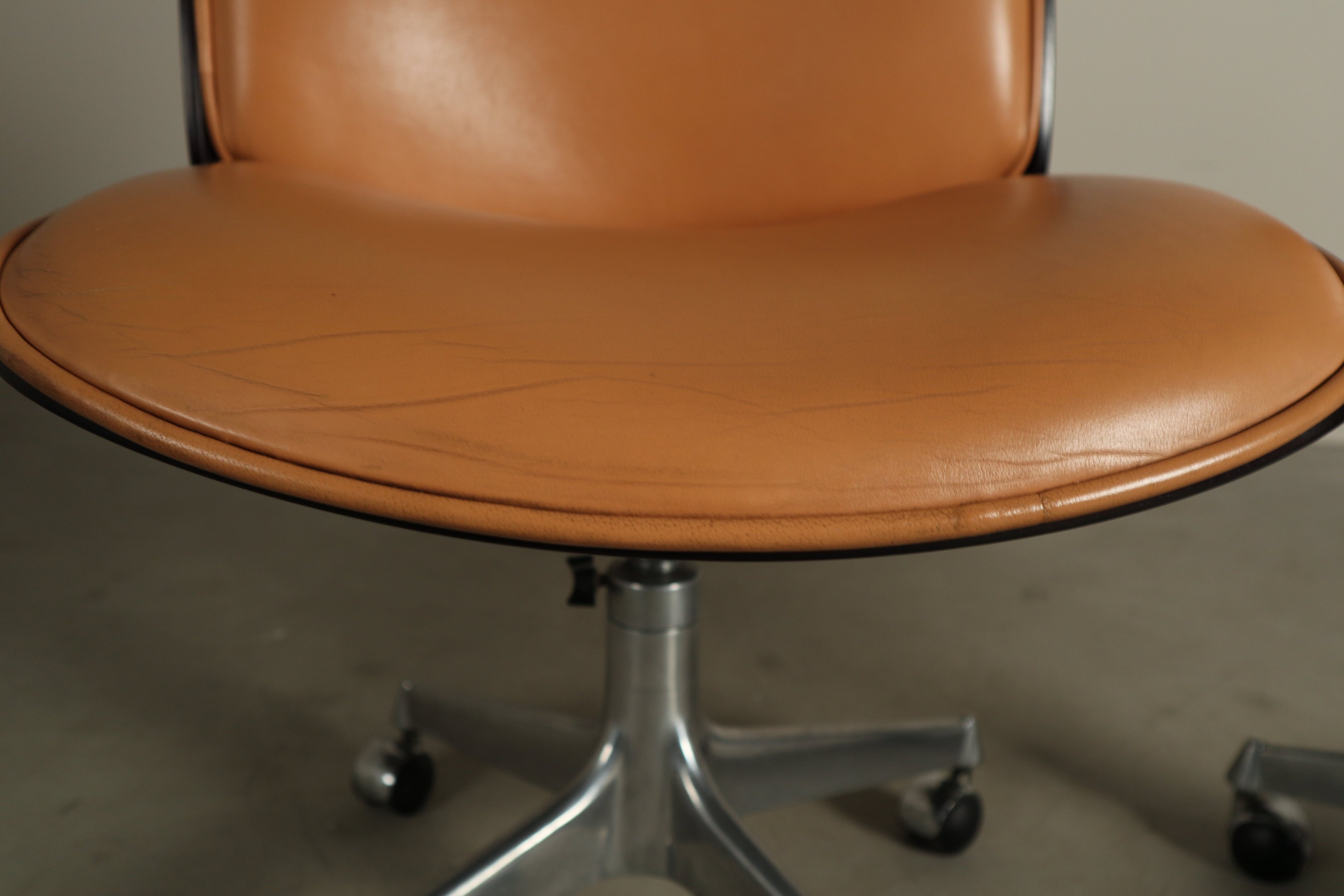 Set_of_2_Parioli_office_chairs_by_Ennio_Fazioli_for_MIM_Roma,_1960s