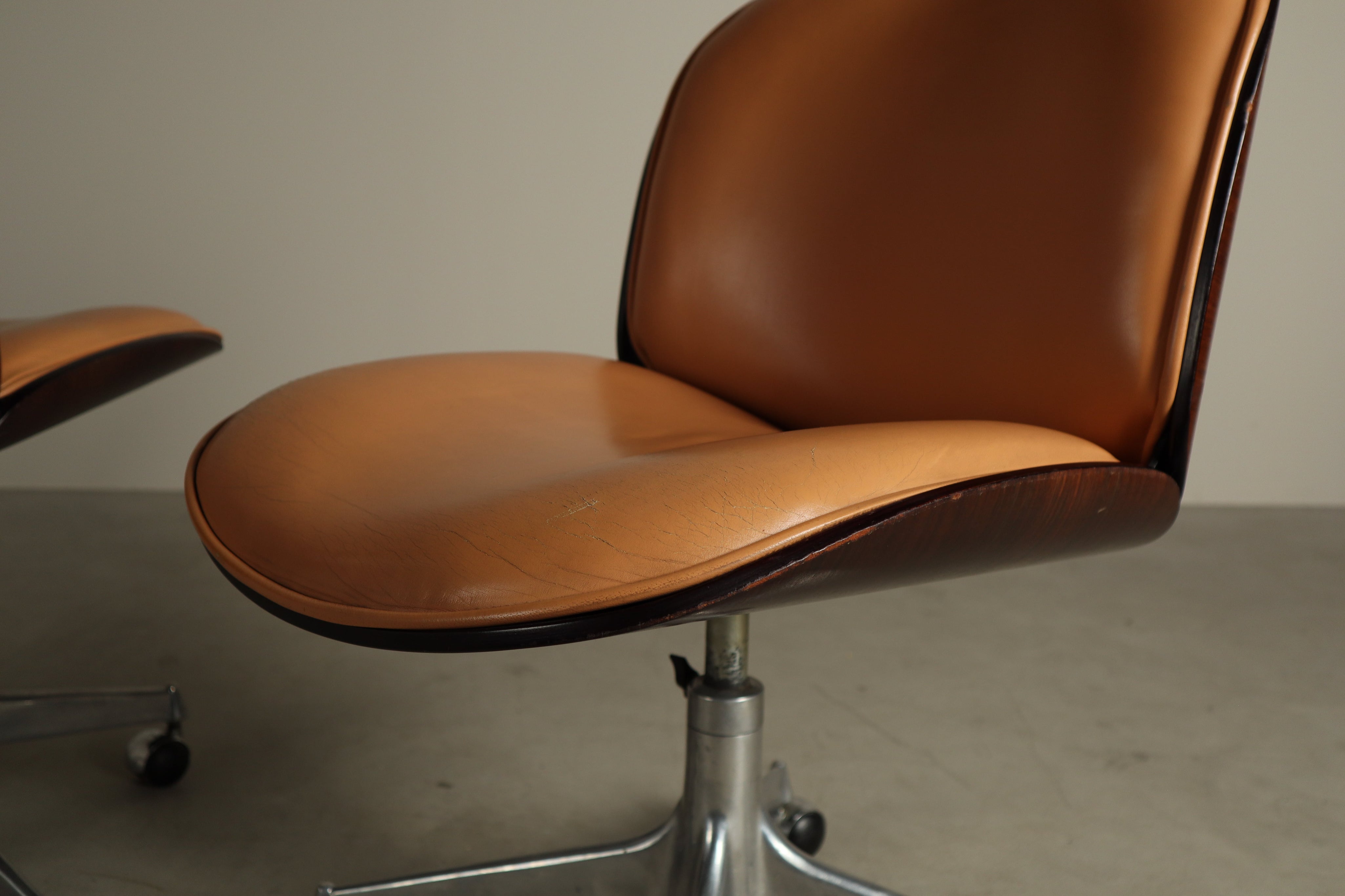 Set_of_2_Parioli_office_chairs_by_Ennio_Fazioli_for_MIM_Roma,_1960s