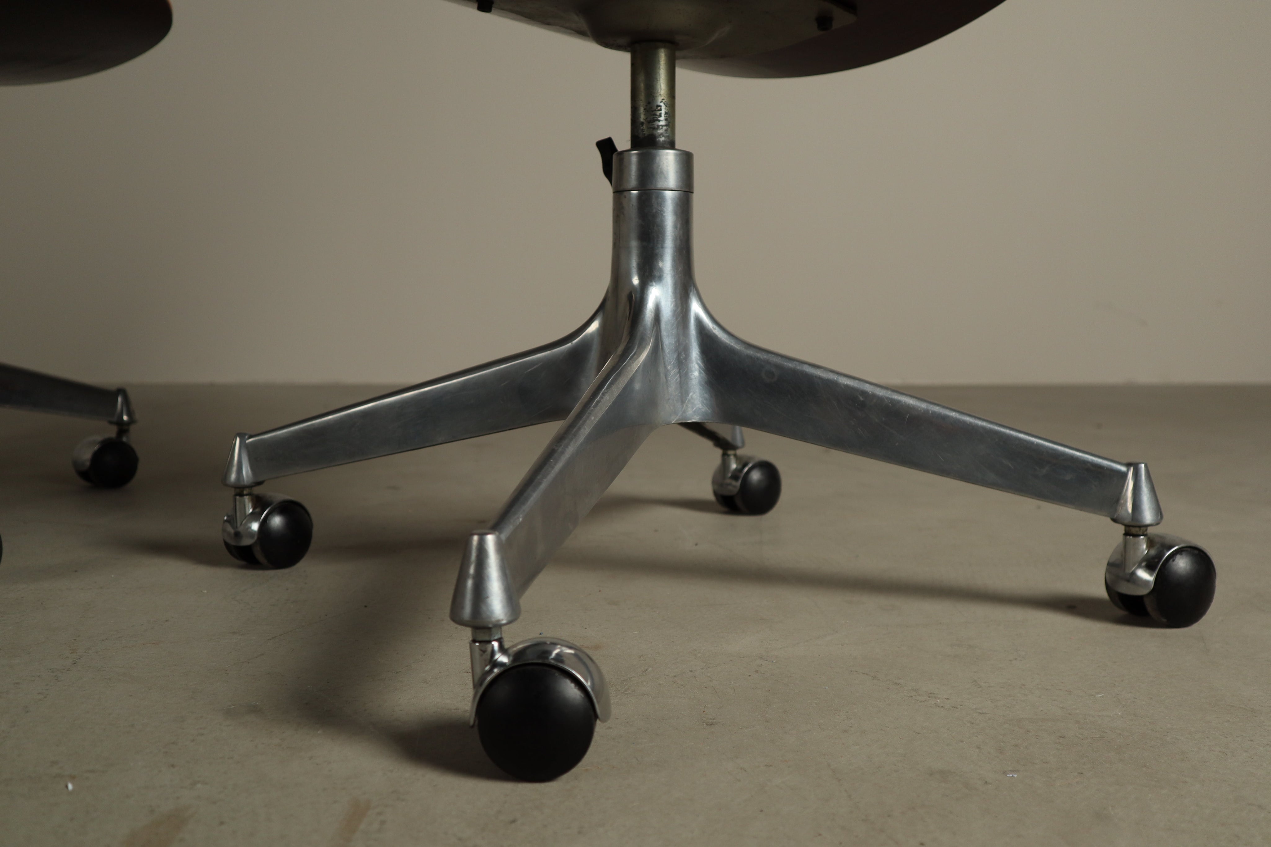 Set_of_2_Parioli_office_chairs_by_Ennio_Fazioli_for_MIM_Roma,_1960s