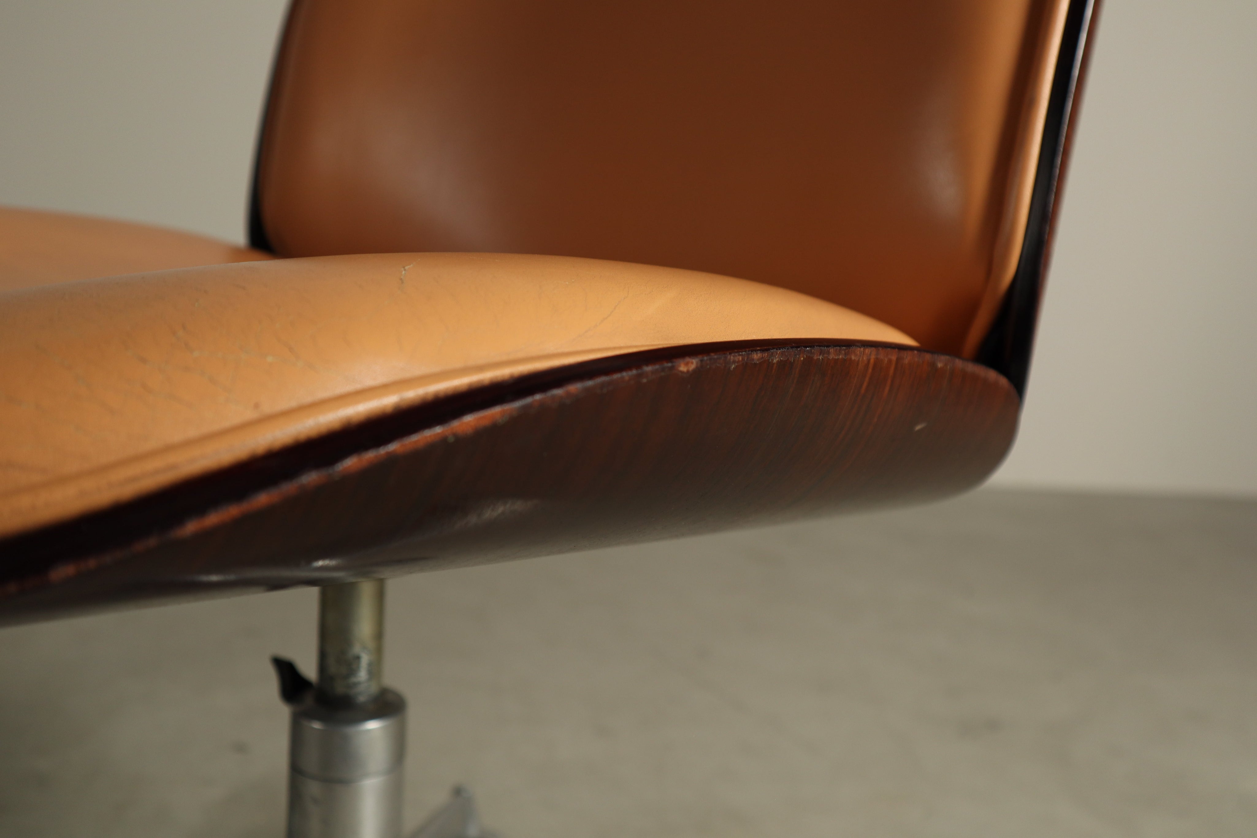 Set_of_2_Parioli_office_chairs_by_Ennio_Fazioli_for_MIM_Roma,_1960s