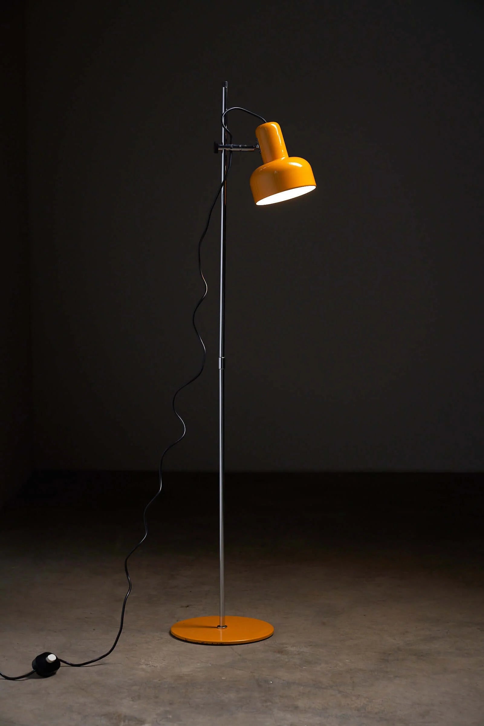 Peanut_Floor_Lamp,_Fog_&_Mørup,_Metal_&_Chrome,_1960s,_Denmark