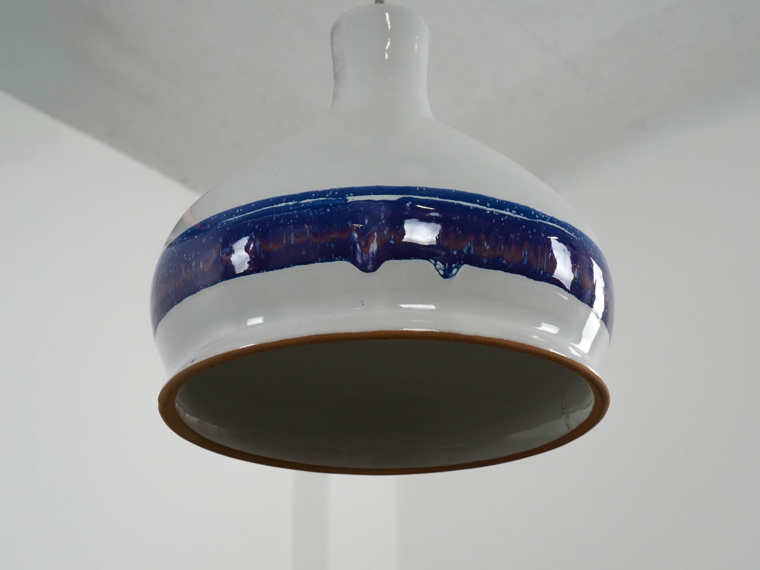 Ceramic_Pendant_Lamp_in_White_and_Blue,_1970s,_Italy