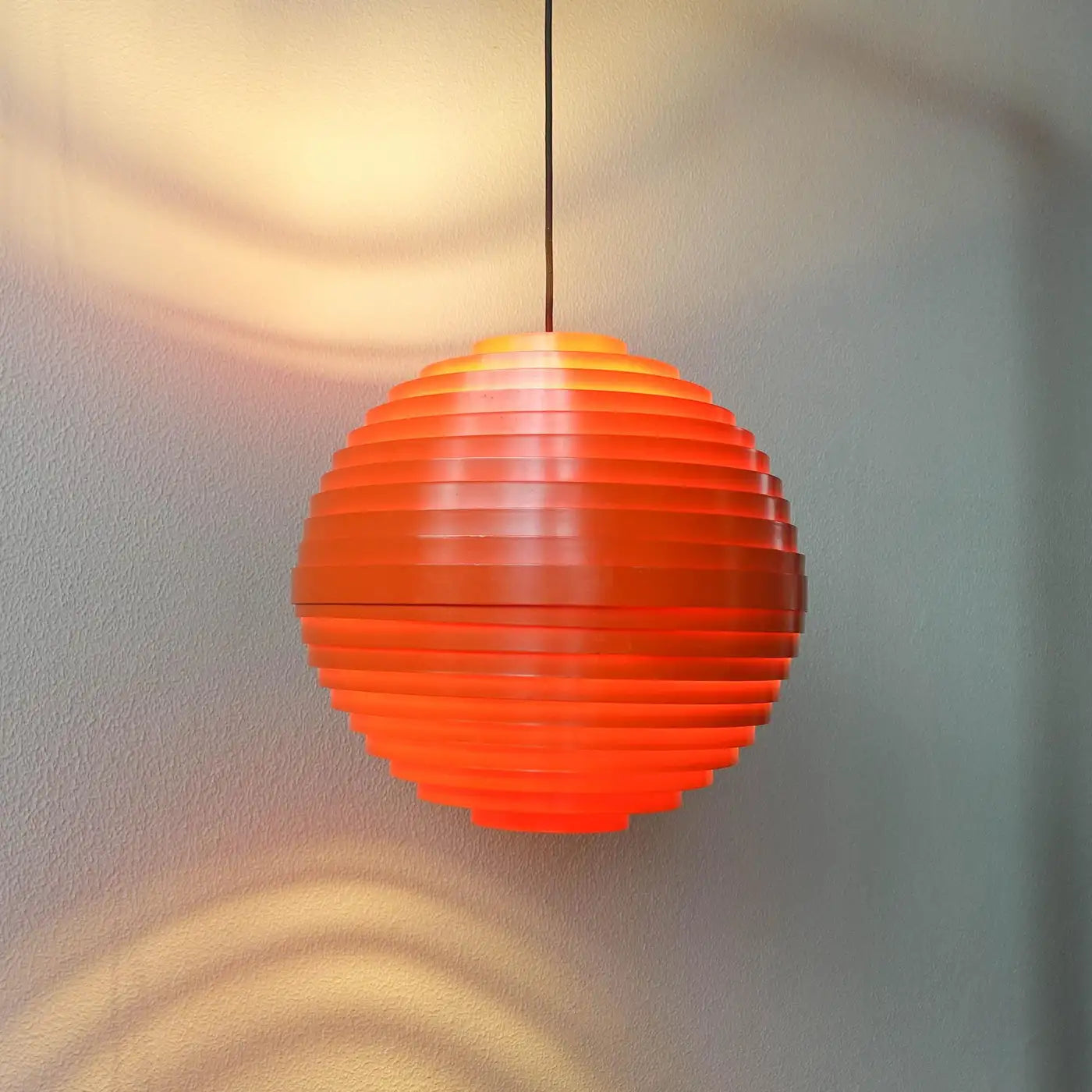 Dynamic_Model_Pendant_Lamp_by_Wilhelm_Vest_for_Vest_Leuchten,_1969,_Austria