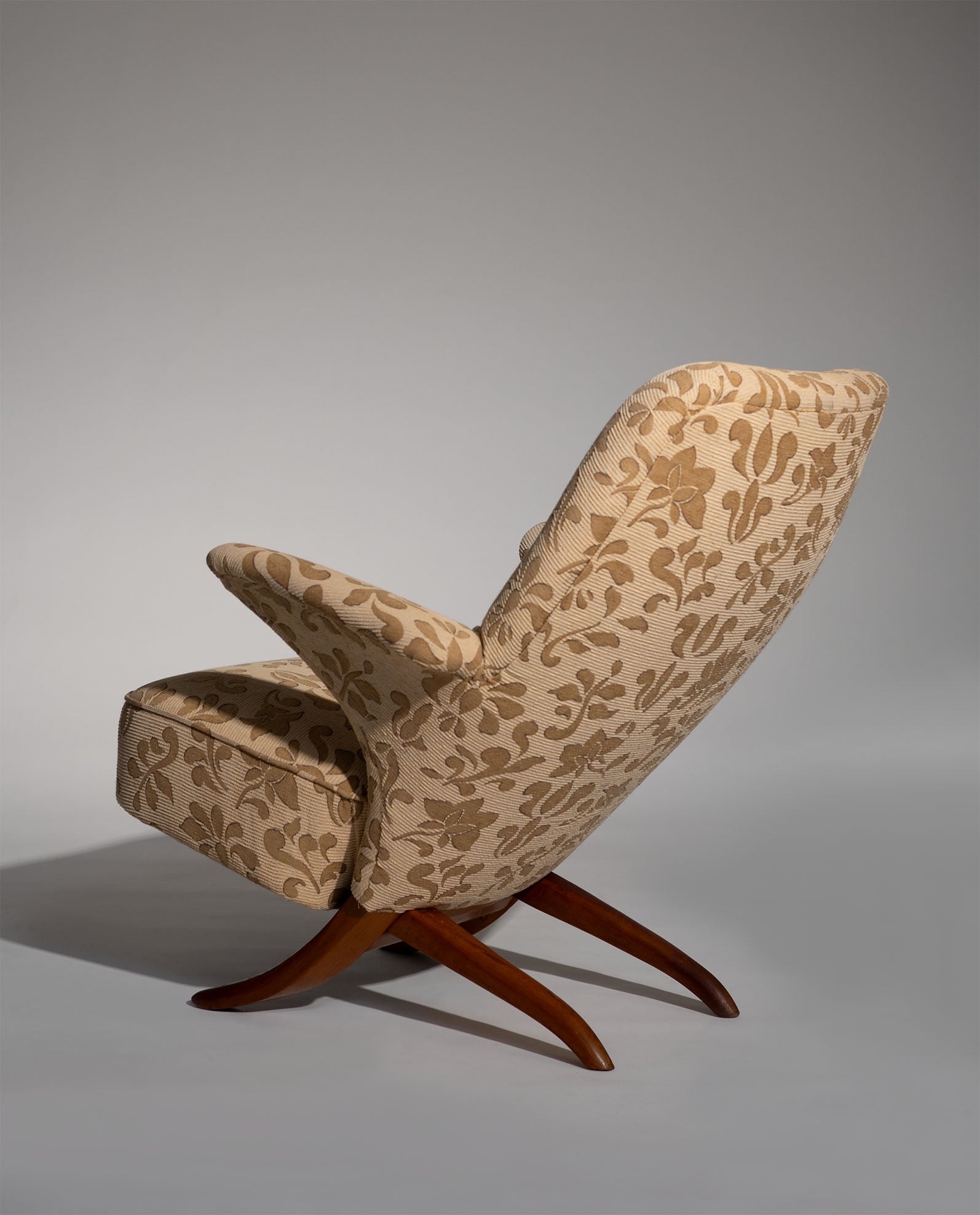 Theo_Ruth_Penguin_Lounge_Chair_for_Artifort_in_Floral_Upholstery,_Netherlands_1950s