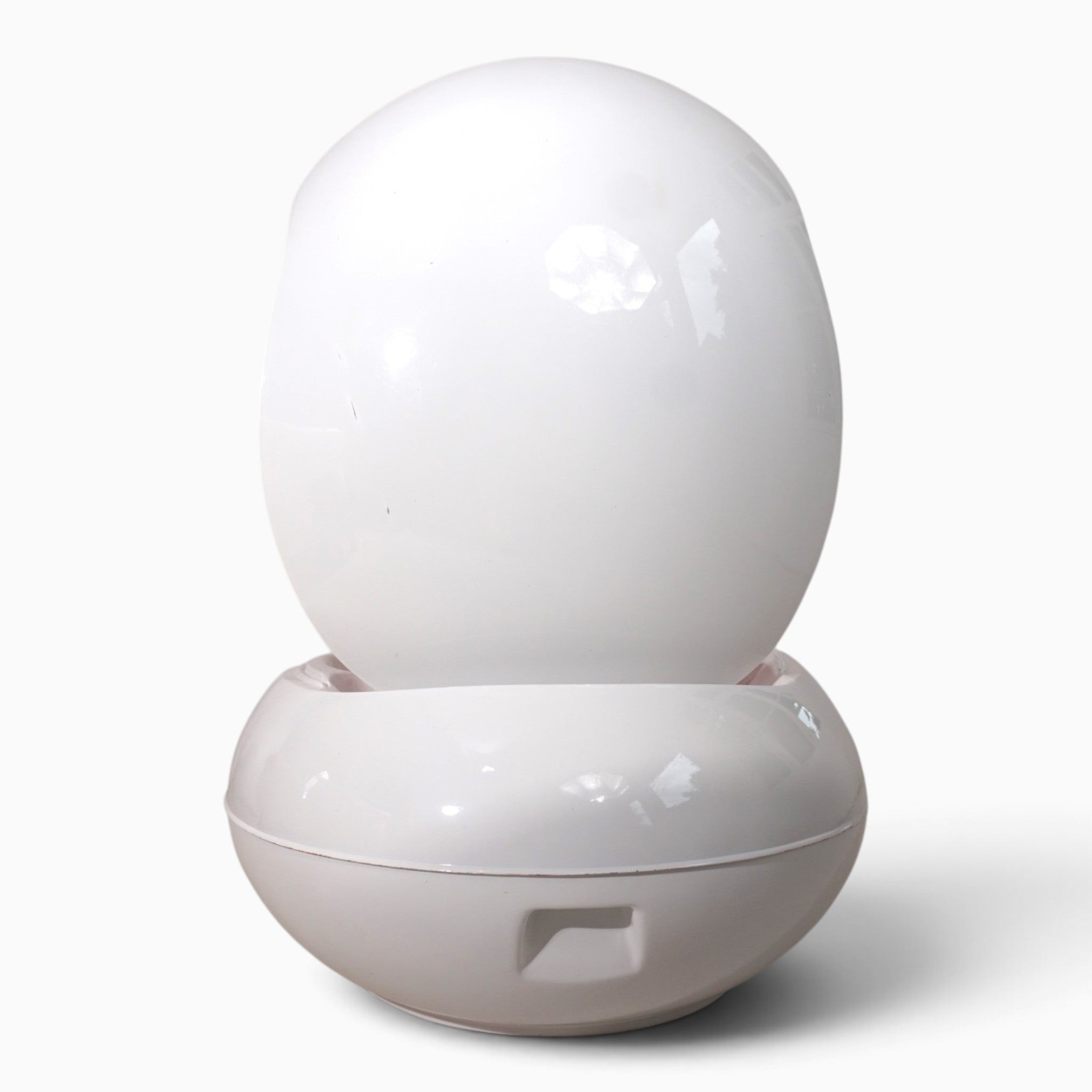 Garden_Egg_Chair_by_Peter_Ghyczy,_Senftenberger_Ei,_White_and_Red,_Germany,_1970s
