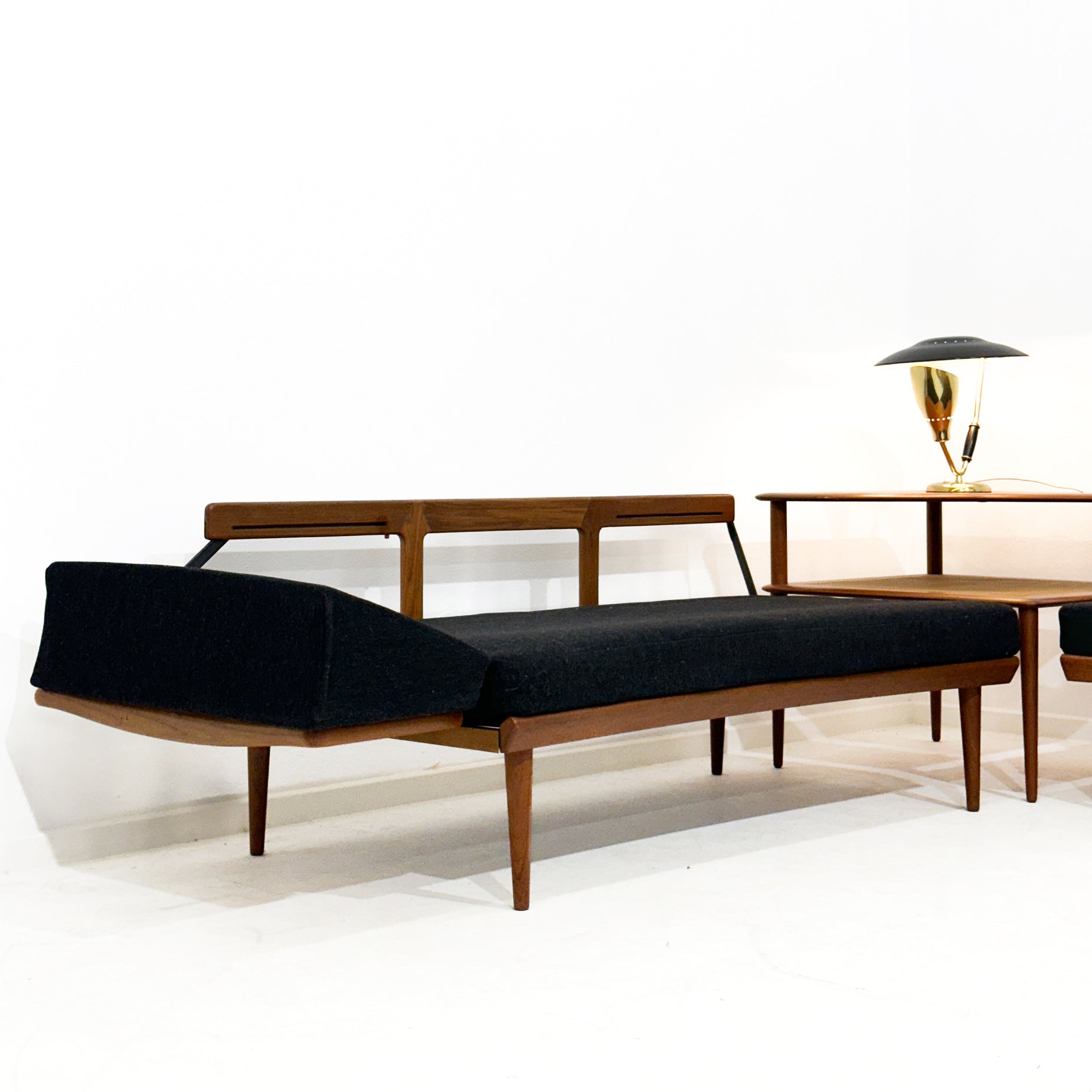 Peter_Hvidt_&_Orla_Mølgaard-Nielsen_Corner_Sofa_Set_for_France_&_Son,_1960s