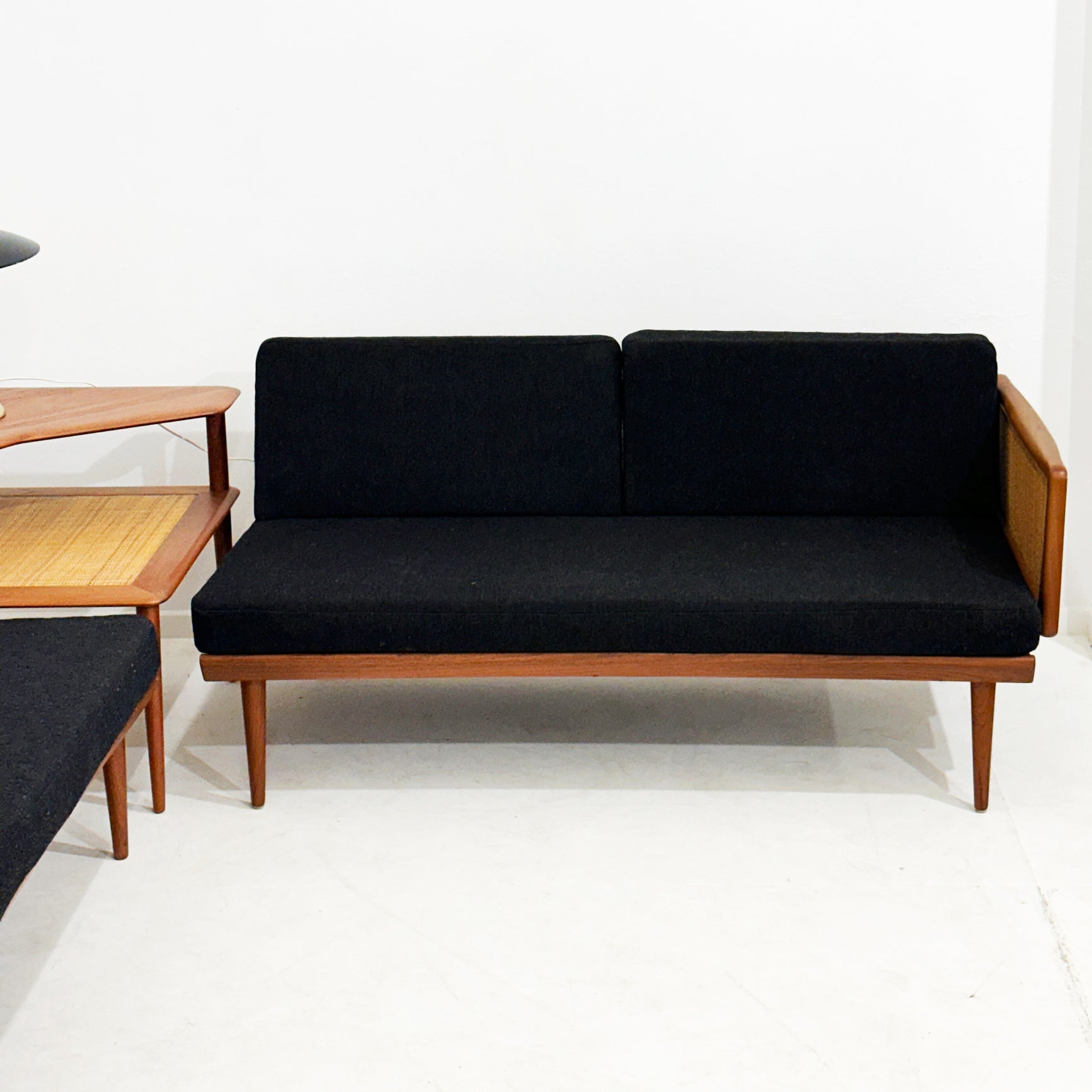 Peter_Hvidt_&_Orla_Mølgaard-Nielsen_Corner_Sofa_Set_for_France_&_Son,_1960s