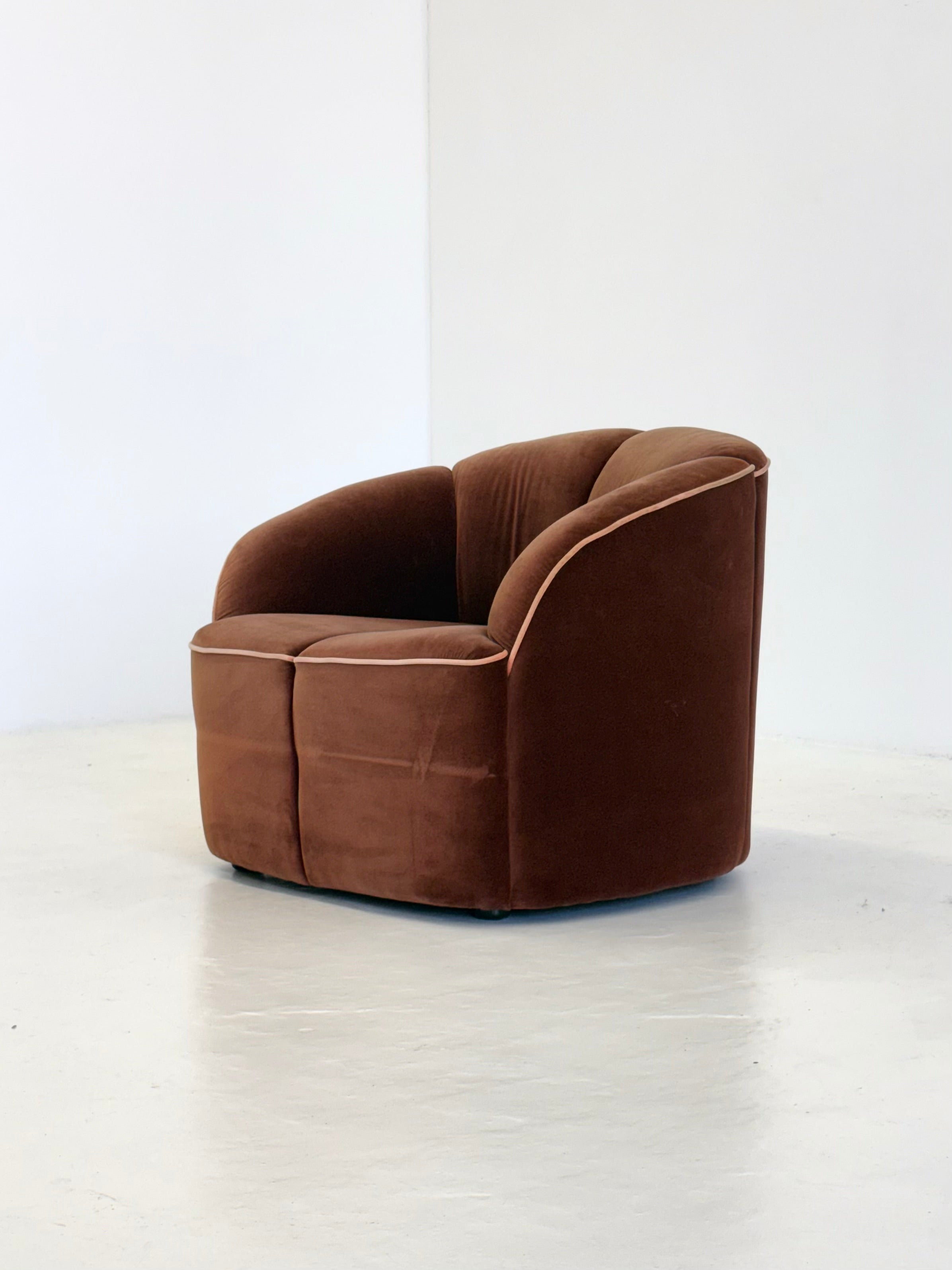 Walter_Knoll_Piccolino_Armchair_in_Brown_Velour,_1960s