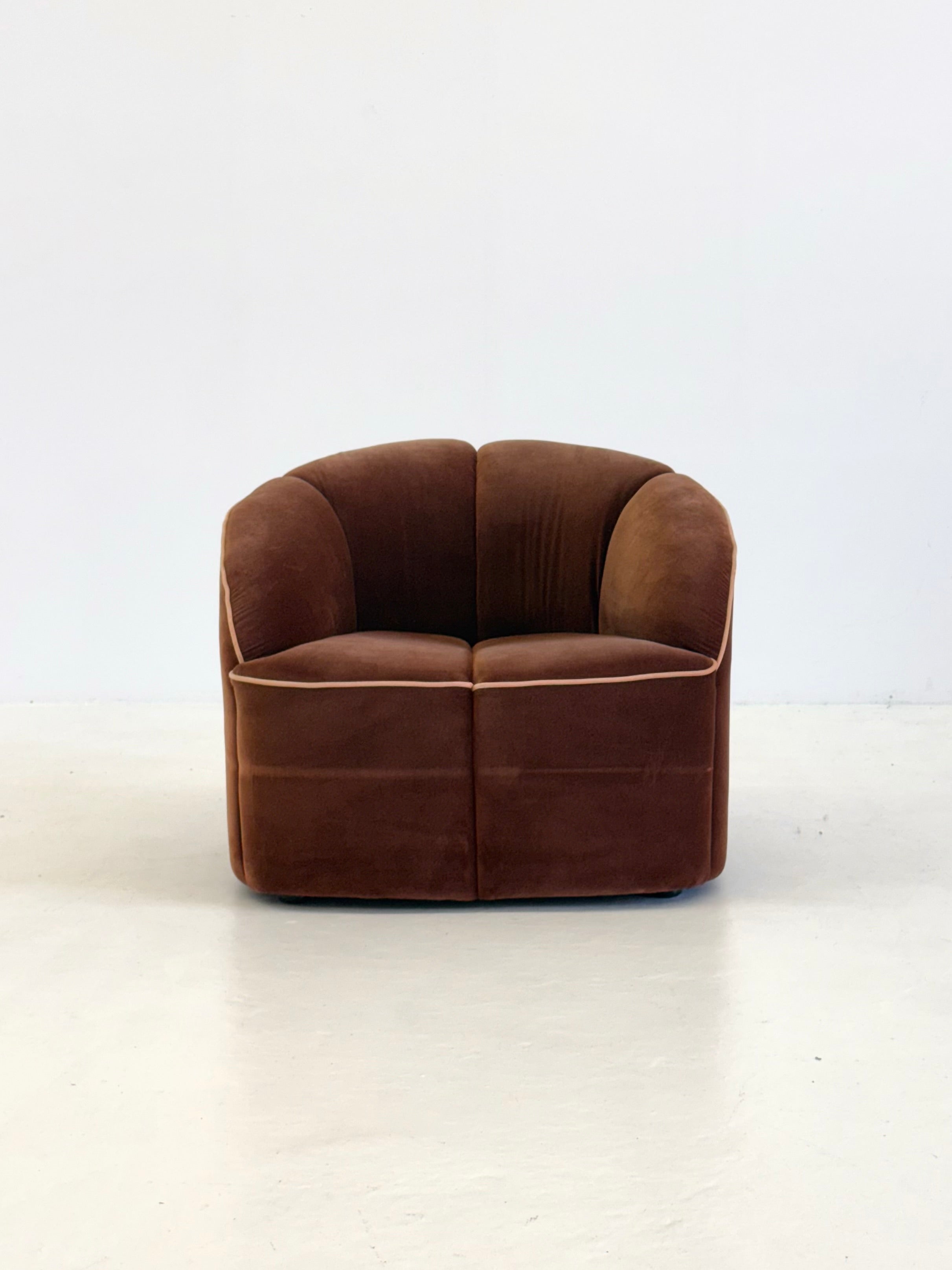 Walter_Knoll_Piccolino_Armchair_in_Brown_Velour,_1960s