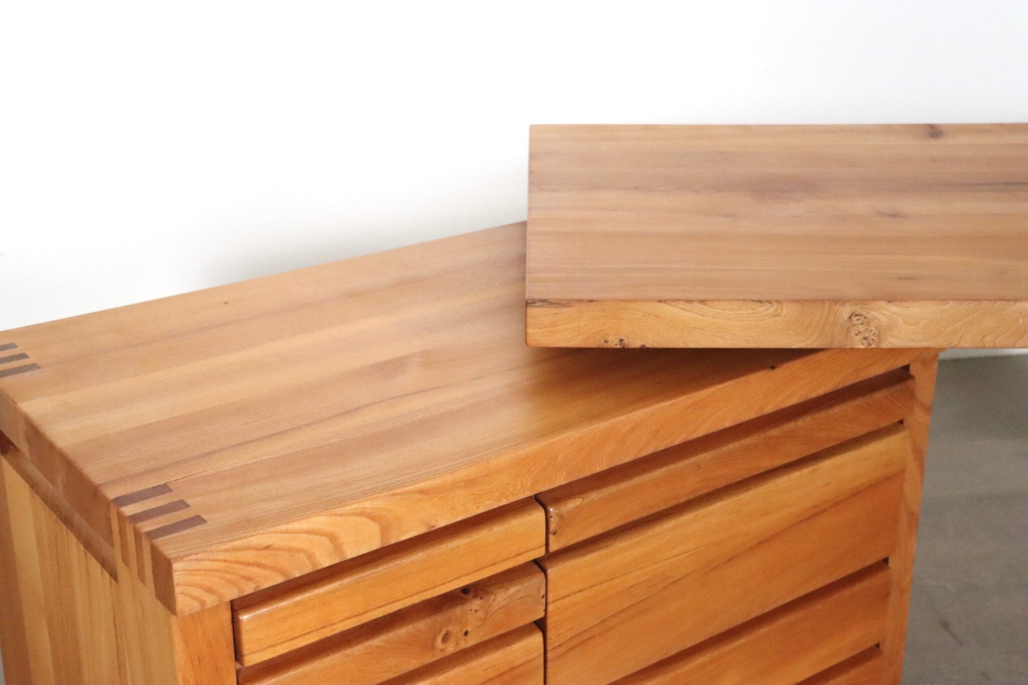 Pierre_Chapo_B19_desk_in_solid_Elm,_France_1960s