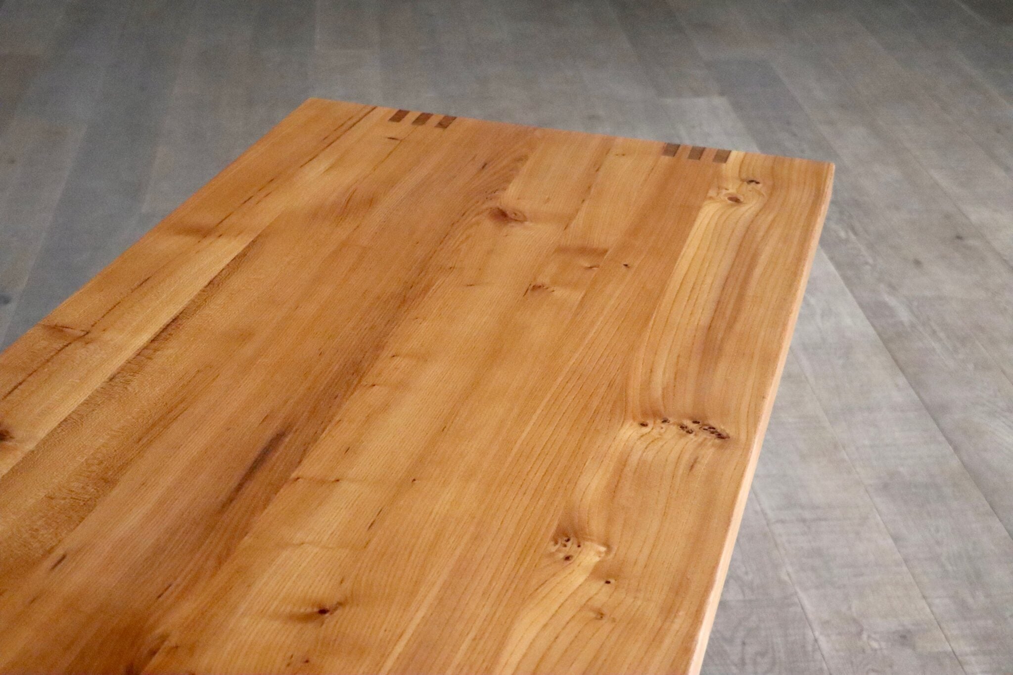 Pierre_Chapo_B19_desk_in_solid_Elm,_France_1960s