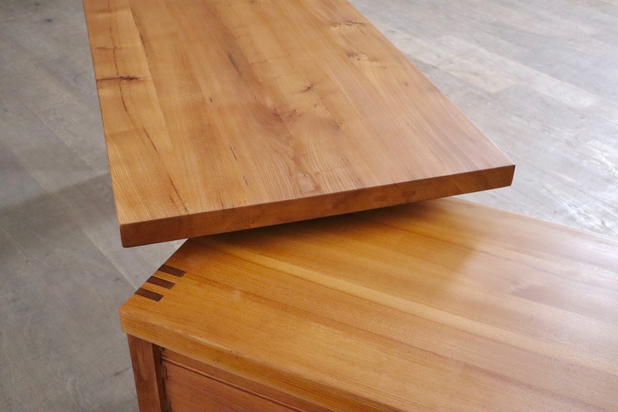 Pierre_Chapo_B19_desk_in_solid_Elm,_France_1960s