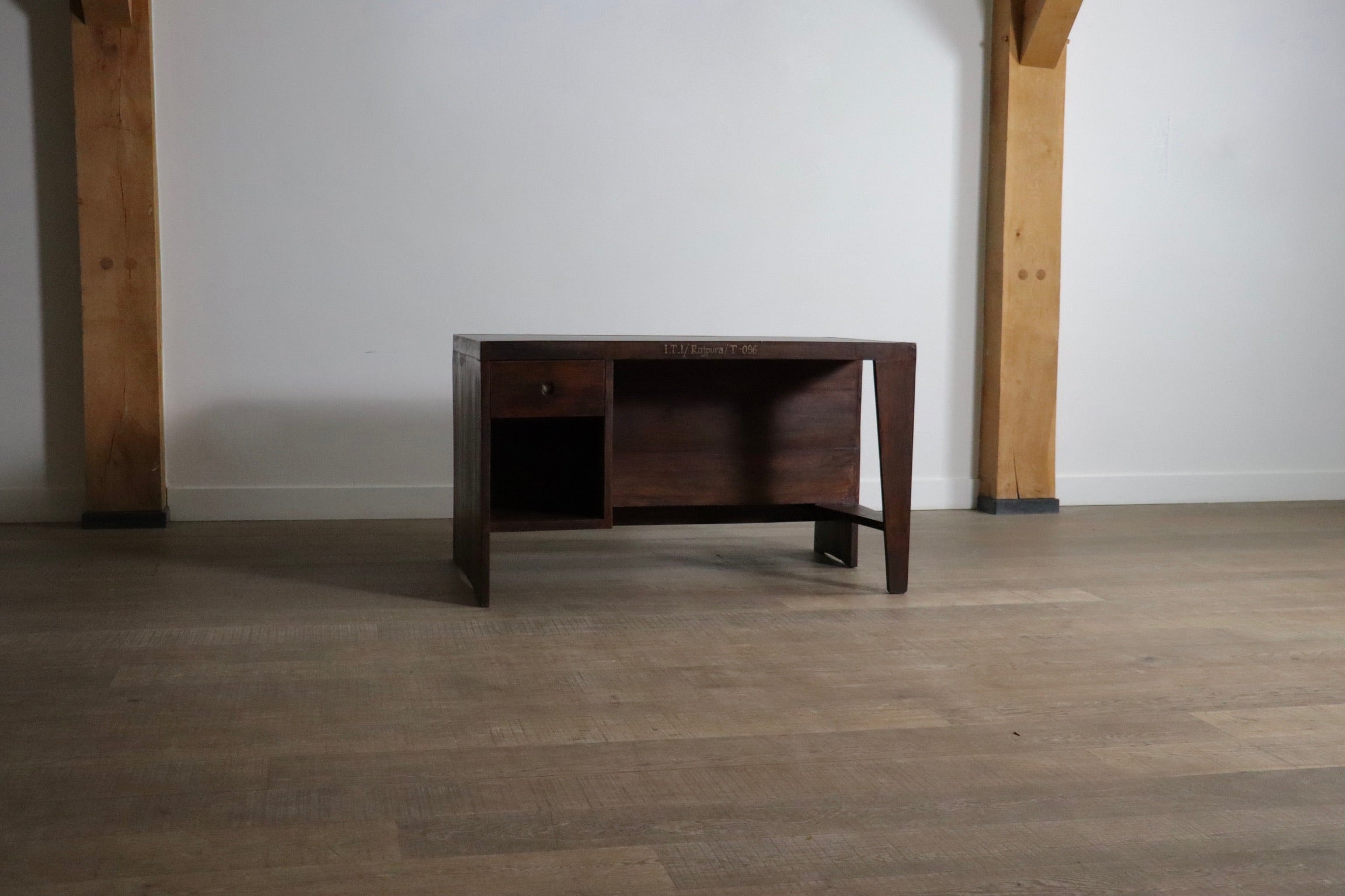 Pierre_Jeanneret_Pigeonhole_Desk_PJ-BU-02-A,_India_1950s