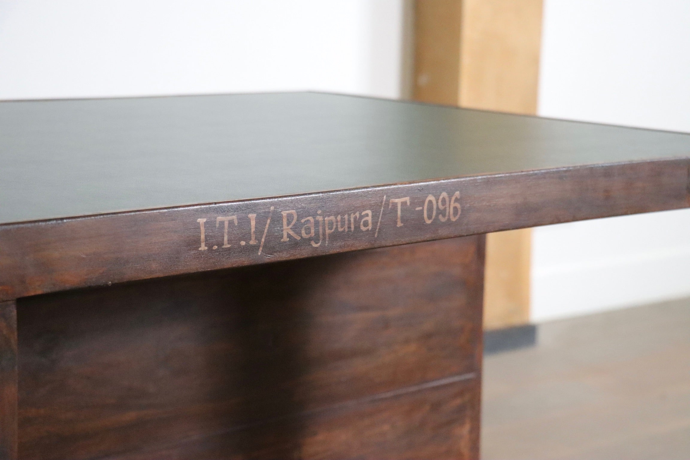 Pierre_Jeanneret_Pigeonhole_Desk_PJ-BU-02-A,_India_1950s