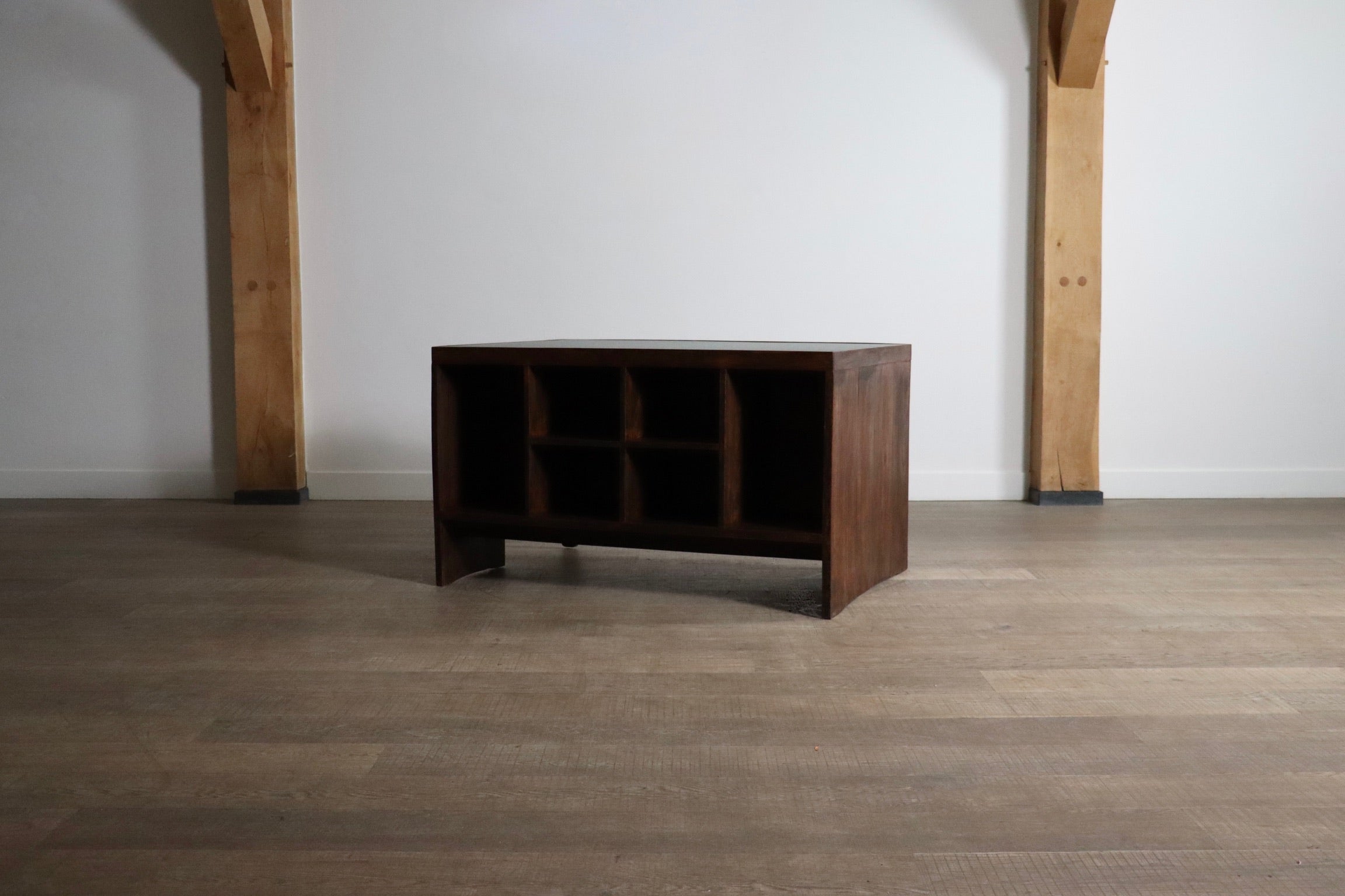 Pierre_Jeanneret_Pigeonhole_Desk_PJ-BU-02-A,_India_1950s