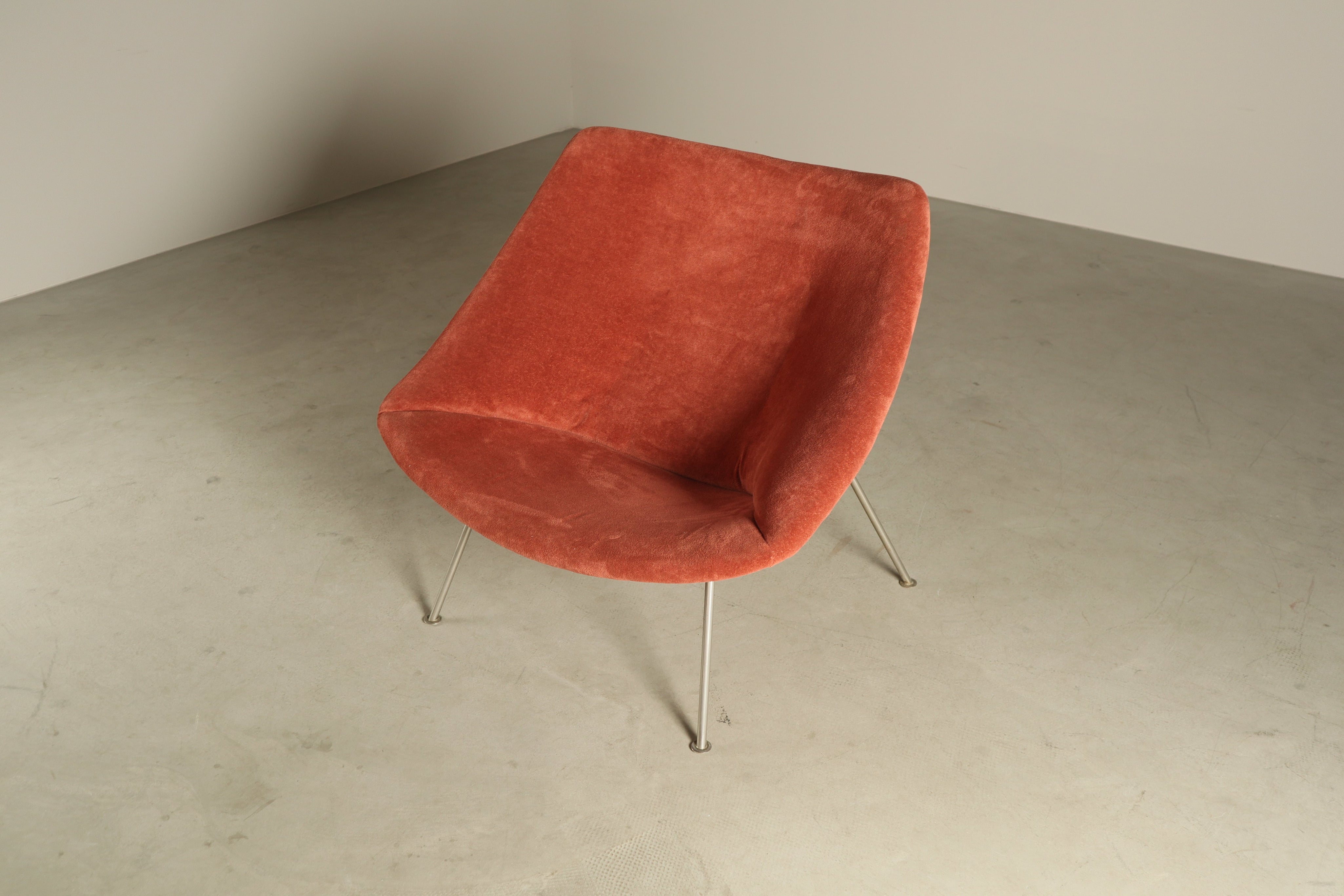 Pierre_Paulin_for_Artifort_F156_“Little_Oyster”_lounge_chair,_1959–1960s