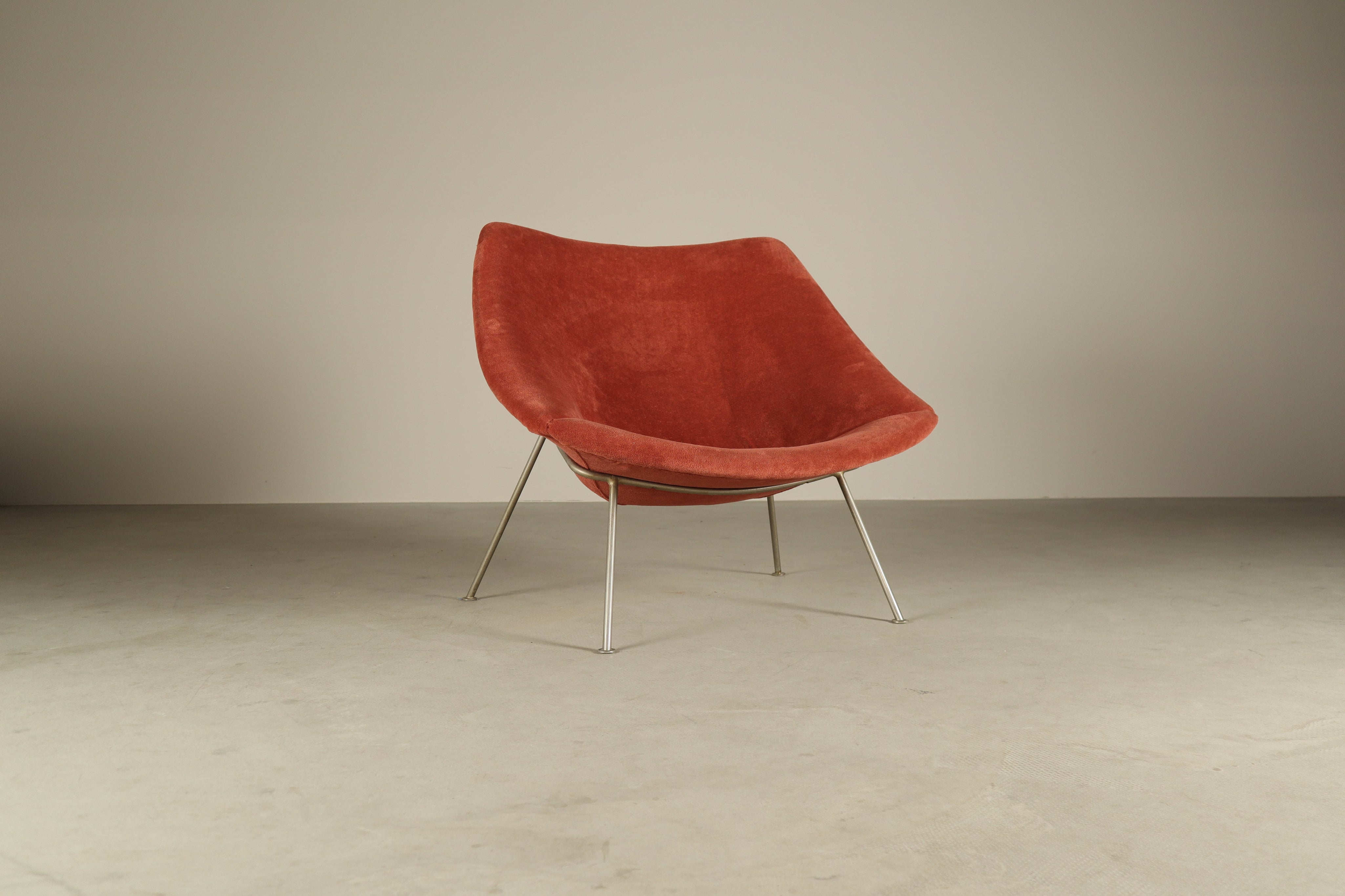 Pierre_Paulin_for_Artifort_F156_“Little_Oyster”_lounge_chair,_1959–1960s