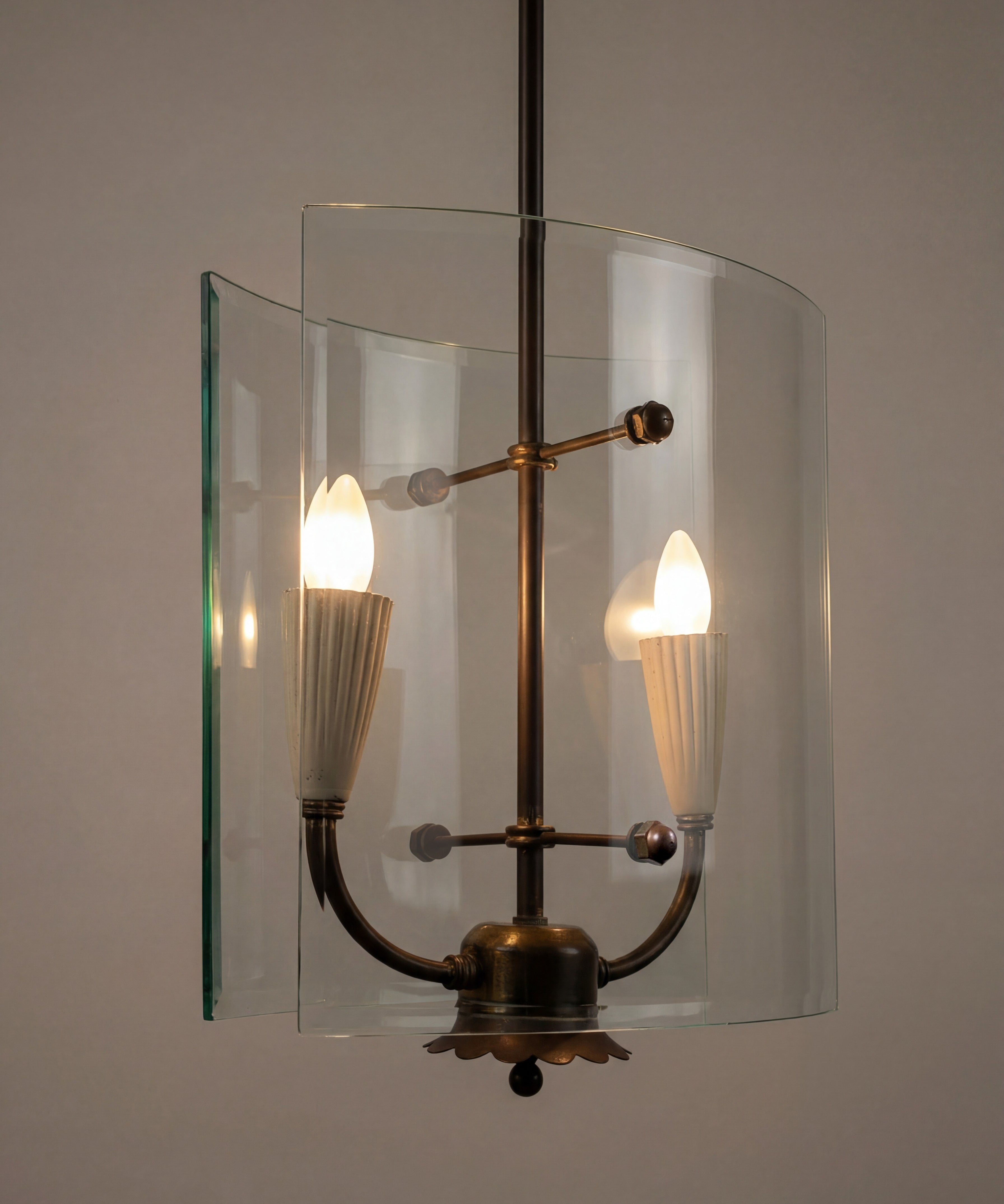 Pietro_Chiesa_for_Fontana_Arte_Curved_Glass_and_Brass_Pendant_Light_1940s