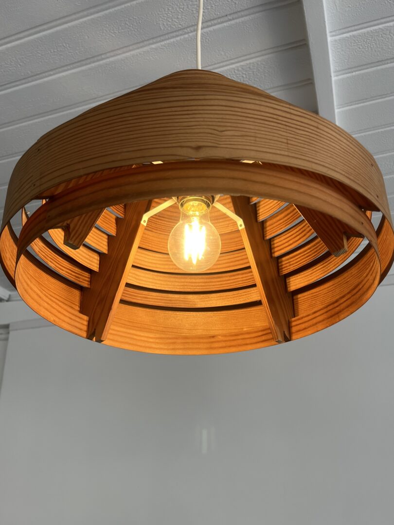 Pine_Veneer_Pendant_Lamp_by_Hans-Agne_Jakobsson_for_AB_Ellysett,_Sweden,_1960s–1970s