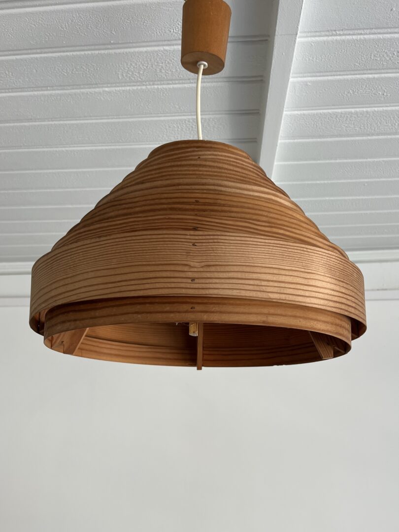 Pine_Veneer_Pendant_Lamp_by_Hans-Agne_Jakobsson_for_AB_Ellysett,_Sweden,_1960s–1970s