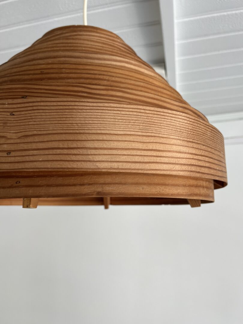 Pine_Veneer_Pendant_Lamp_by_Hans-Agne_Jakobsson_for_AB_Ellysett,_Sweden,_1960s–1970s