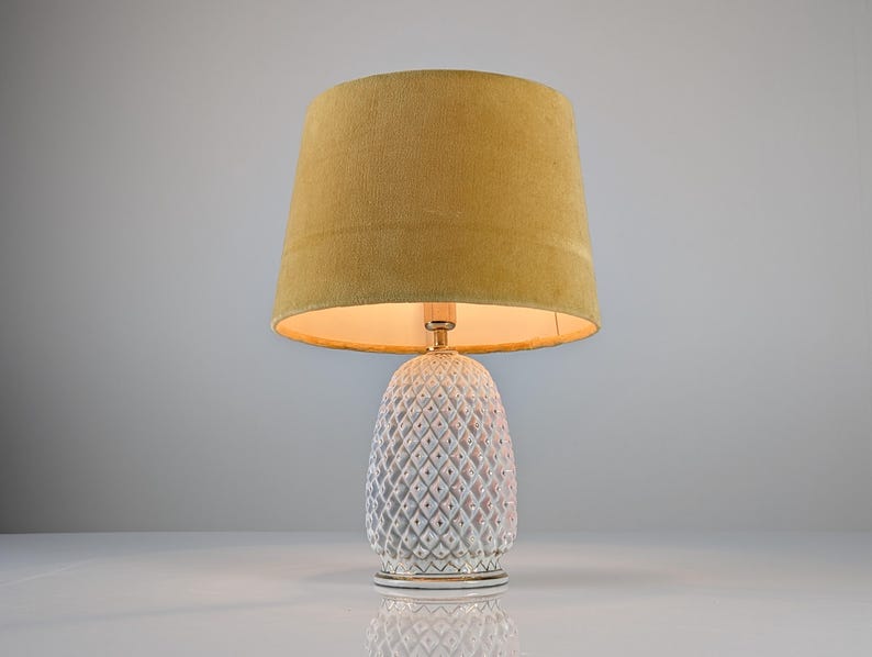 Pineapple_Table_Lamp_in_Porcelain_with_Iridescent_Effect_and_Gold_by_Capodimonte