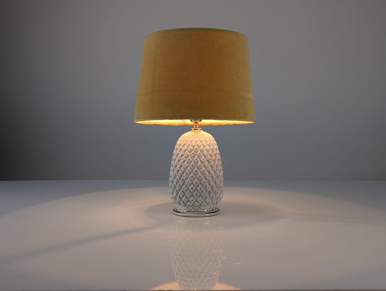 Pineapple_Table_Lamp_in_Porcelain_with_Iridescent_Effect_and_Gold_by_Capodimonte
