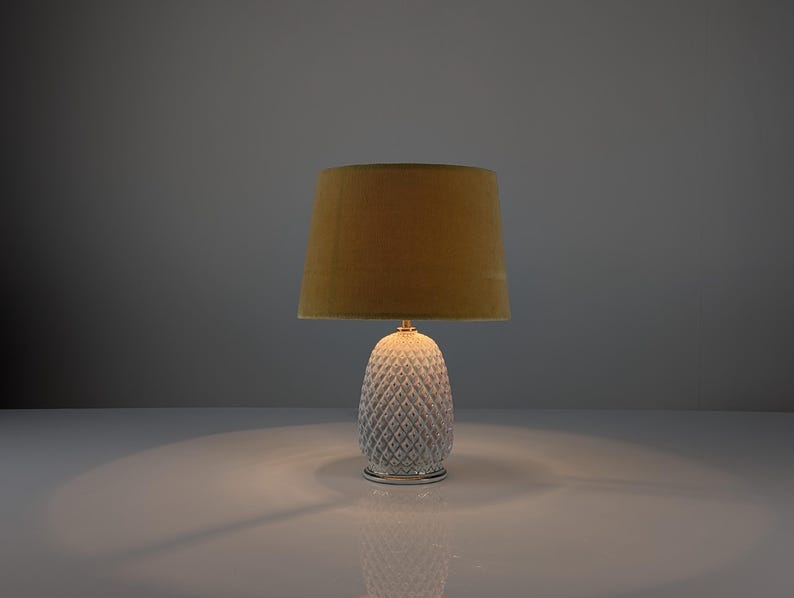 Pineapple_Table_Lamp_in_Porcelain_with_Iridescent_Effect_and_Gold_by_Capodimonte