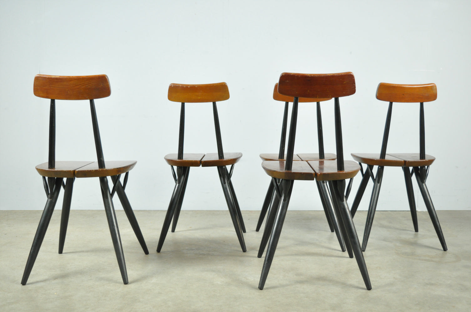 Set_of_5_PIRKKA_dining_chairs_by_Ilmari_Tapiovaara_for_Laukaan_Puu,_Finland_1950s