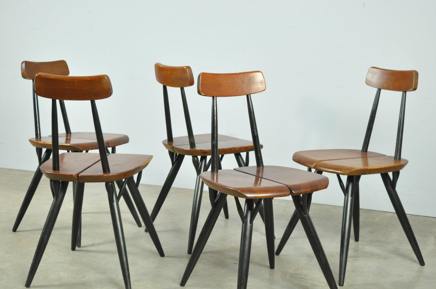 Set_of_5_PIRKKA_dining_chairs_by_Ilmari_Tapiovaara_for_Laukaan_Puu,_Finland_1950s