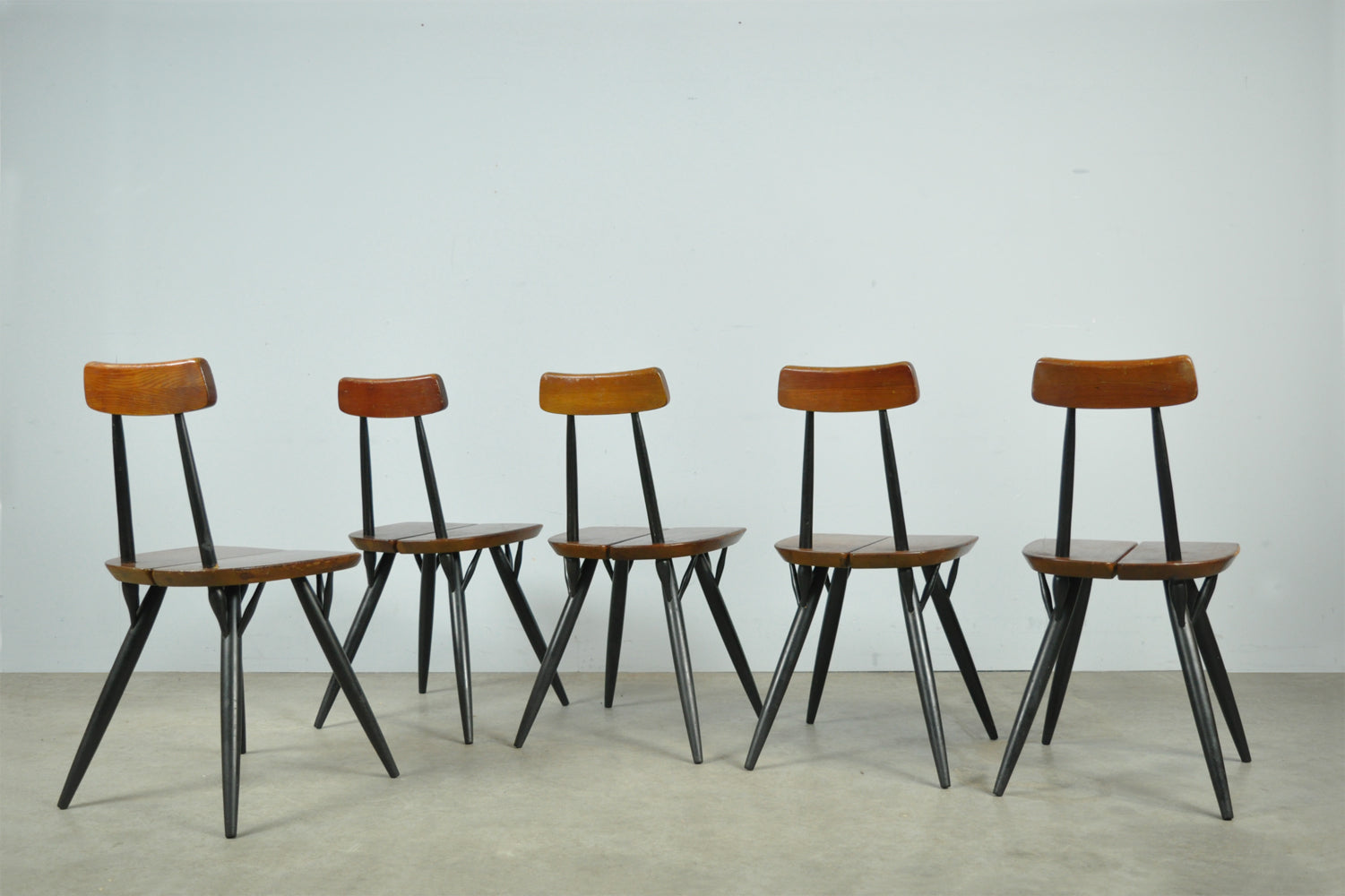 Set_of_5_PIRKKA_dining_chairs_by_Ilmari_Tapiovaara_for_Laukaan_Puu,_Finland_1950s