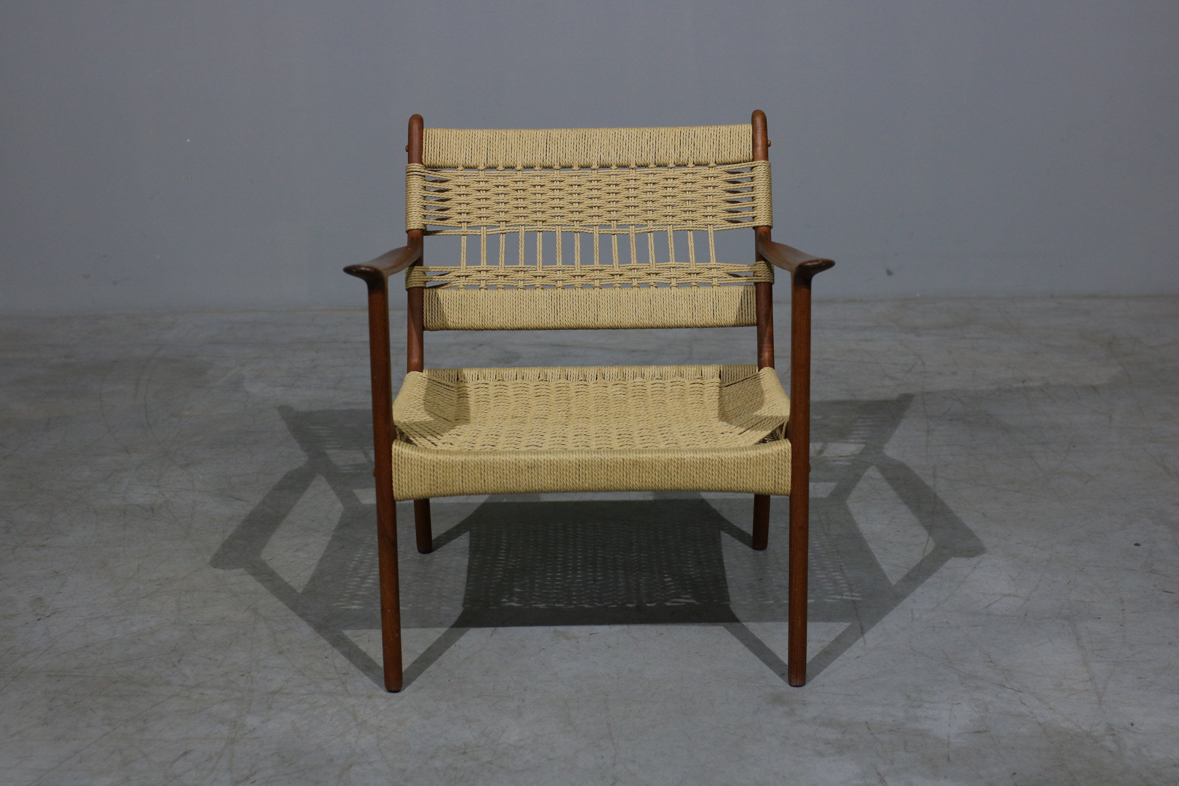 PJ112_Armchair_by_Ole_Wanscher_for_P._Jeppesen_Møbelfabrik,_1960s,_Denmark