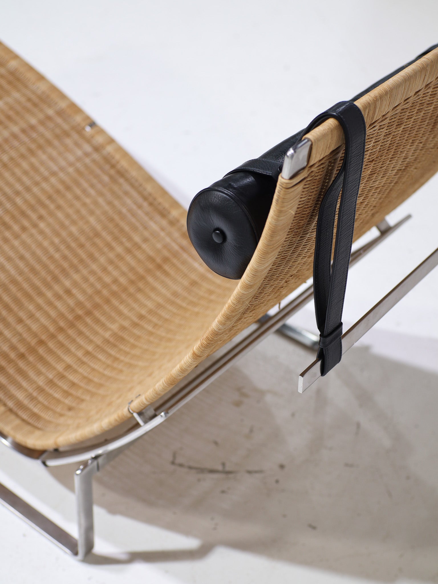 Poul_Kjærholm_PK24_Hammock_Chair_for_Fritz_Hansen,_Denmark,_1988