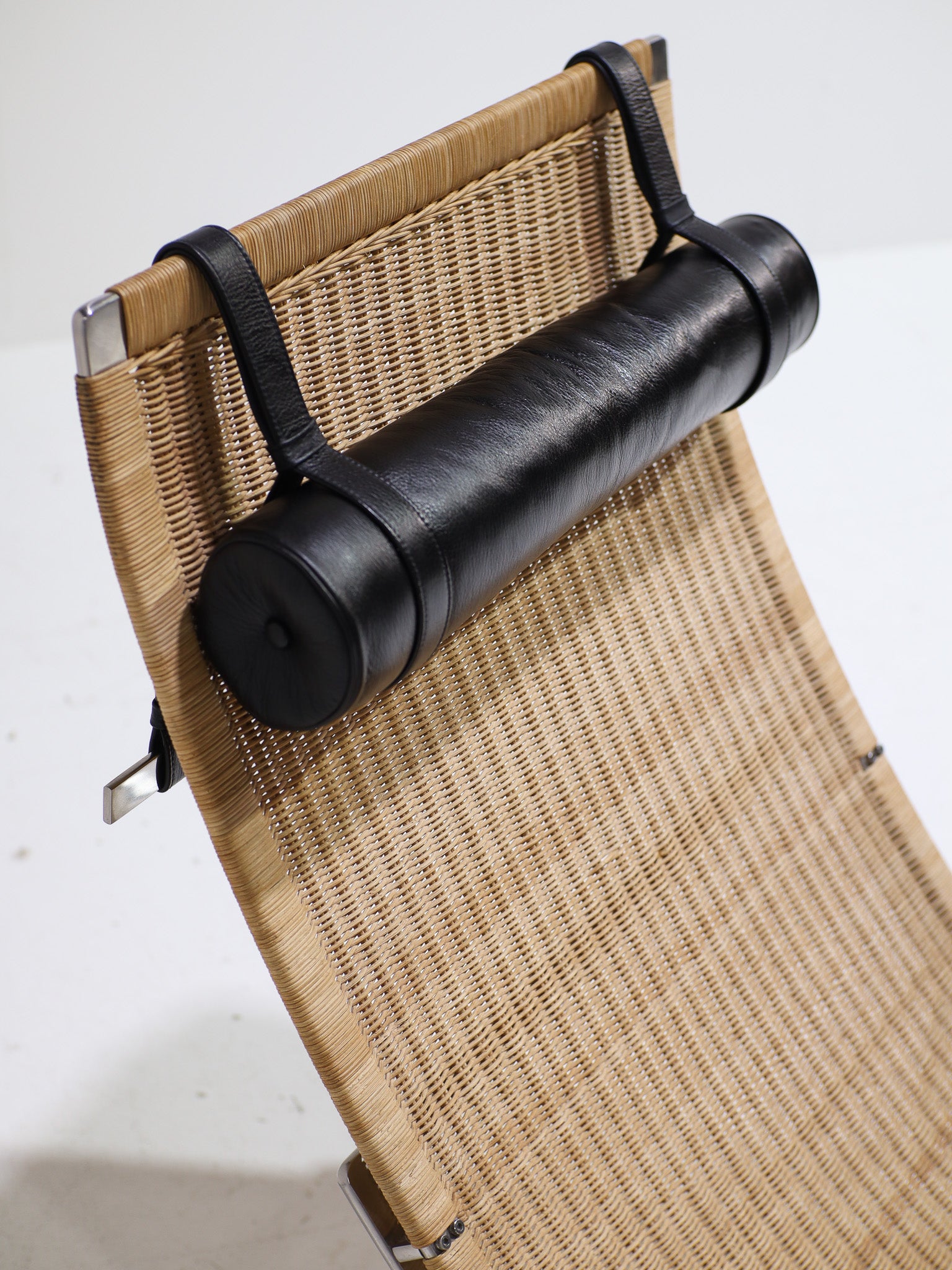 Poul_Kjærholm_PK24_Hammock_Chair_for_Fritz_Hansen,_Denmark,_1988