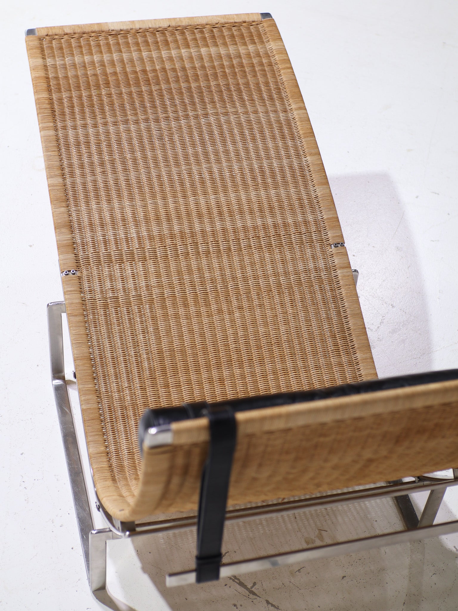 Poul_Kjærholm_PK24_Hammock_Chair_for_Fritz_Hansen,_Denmark,_1988